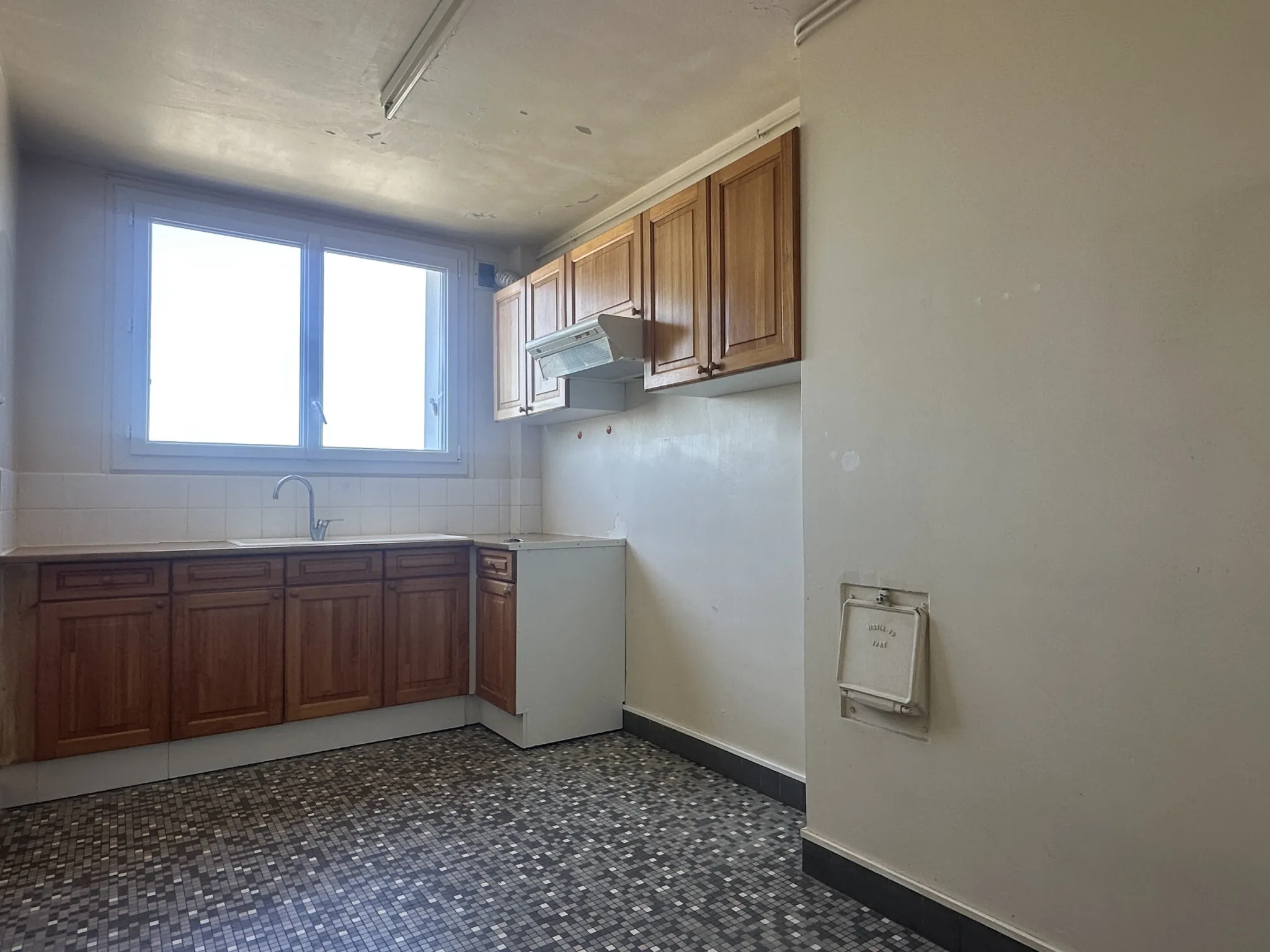 Appartement lumineux de 68 m2 avec 2 balcons, cave et garage à Loudun 