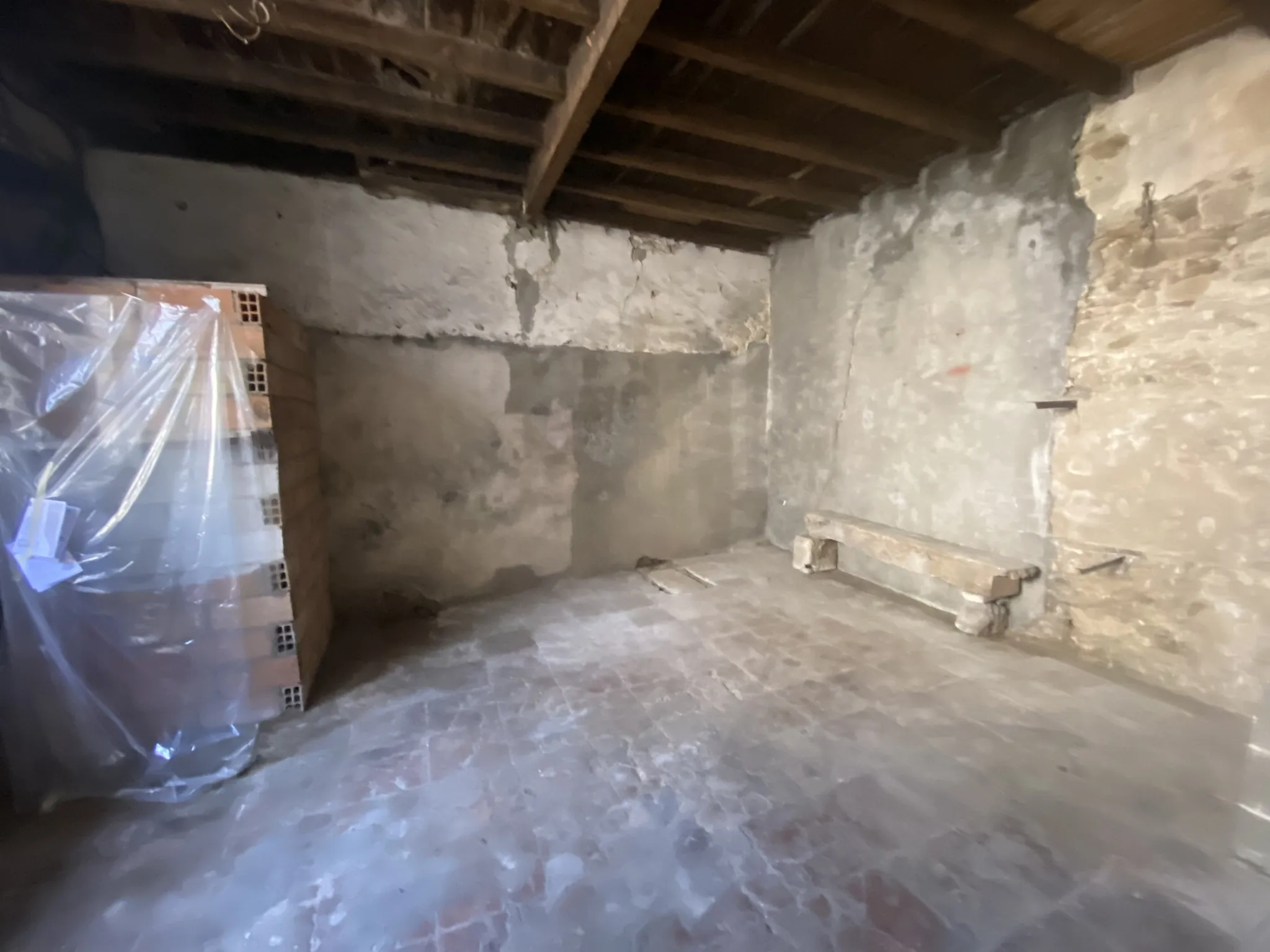 Maison de ville à rénover de 100 m² avec cour et dépendance à La Réole 