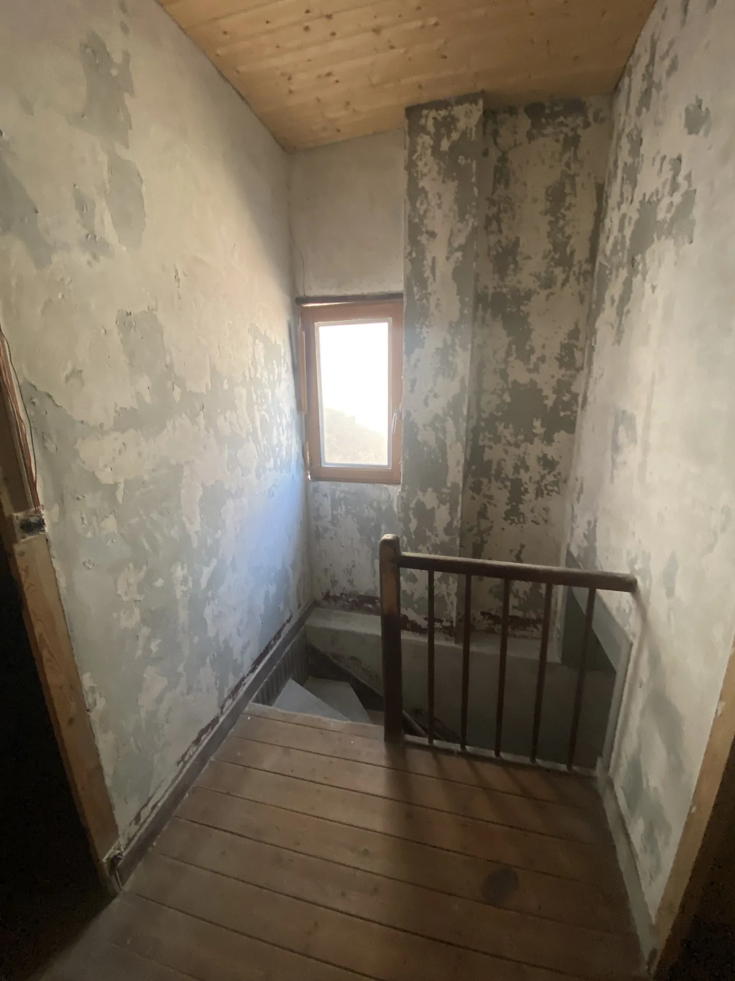 Maison de ville à rénover de 100 m² avec cour et dépendance à La Réole 