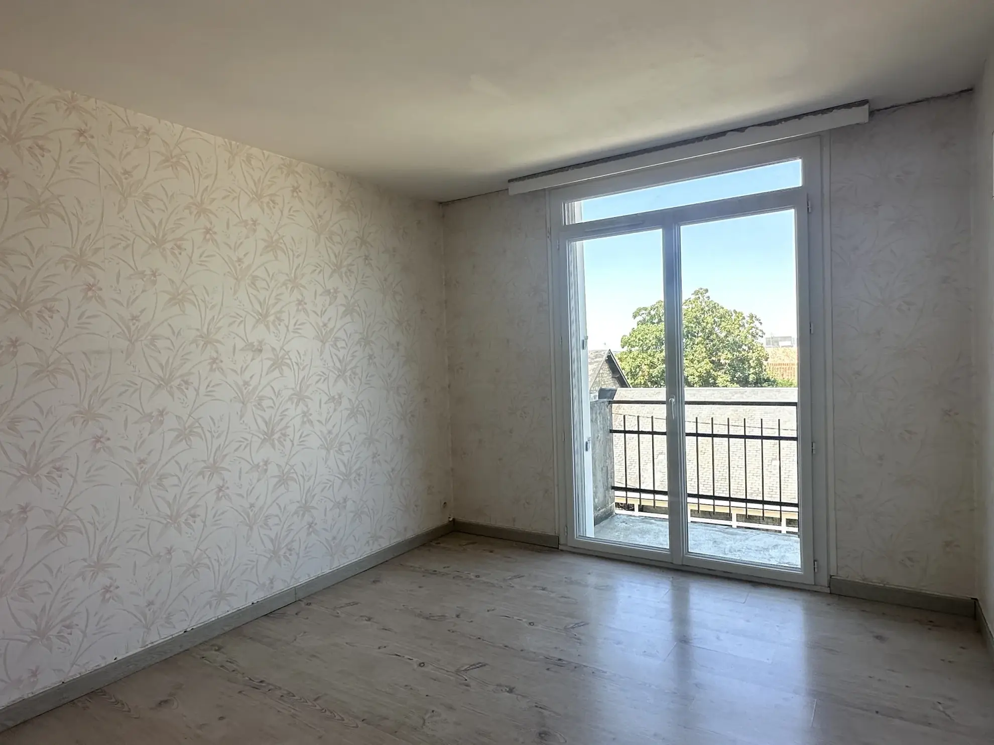 Appartement lumineux de 68 m2 avec 2 balcons, cave et garage à Loudun 
