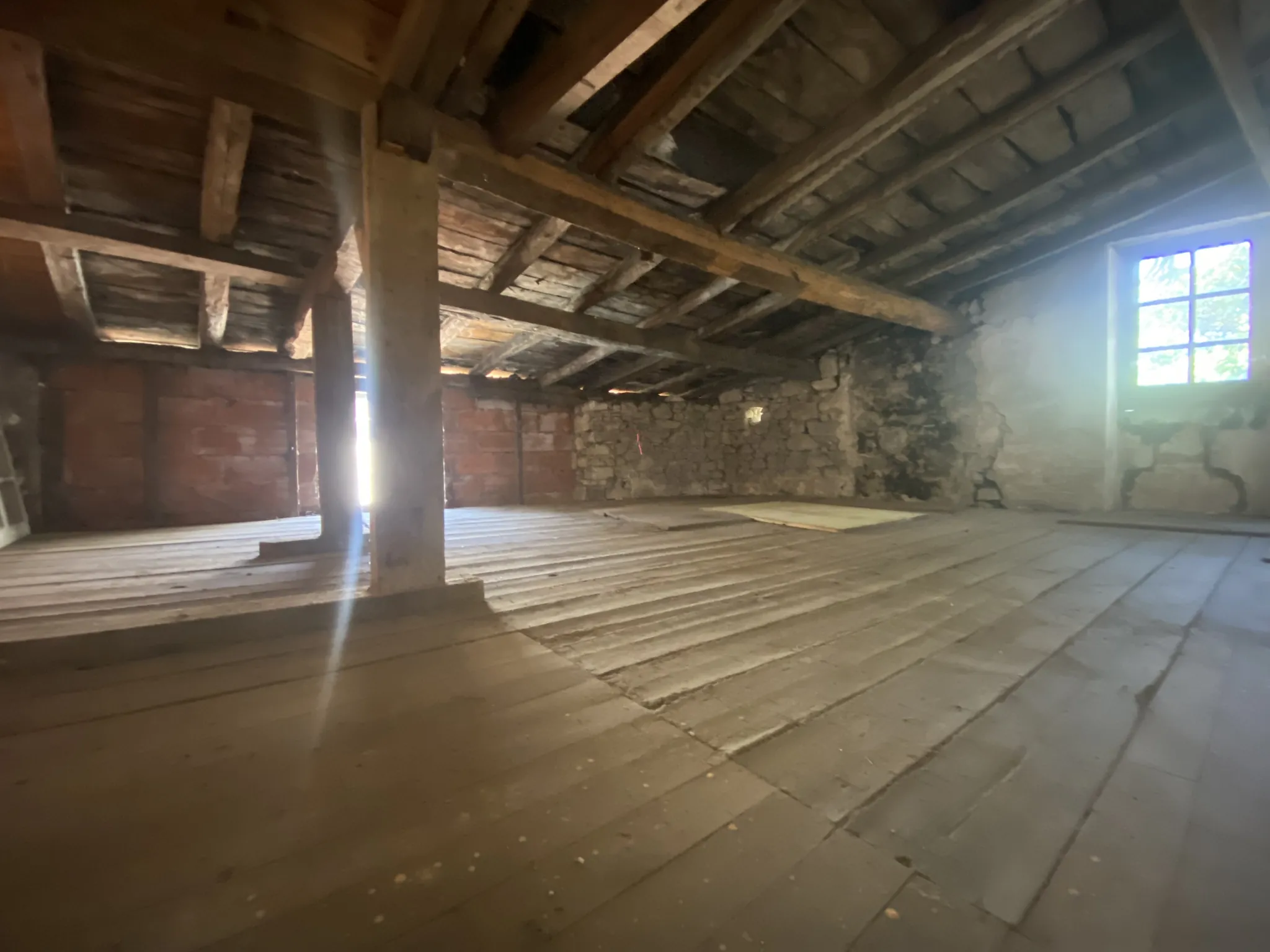 Maison de ville à rénover de 100 m² avec cour et dépendance à La Réole 