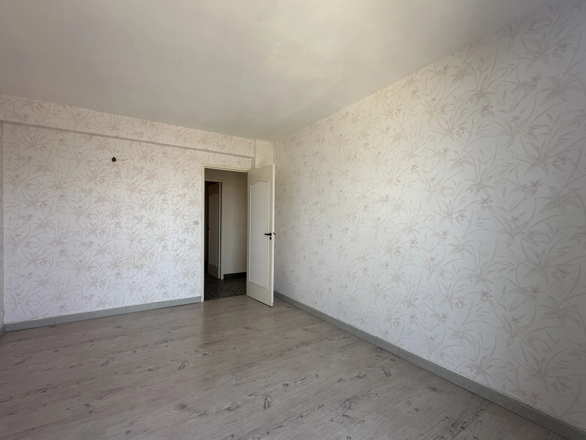 Appartement lumineux de 68 m2 avec 2 balcons, cave et garage à Loudun 