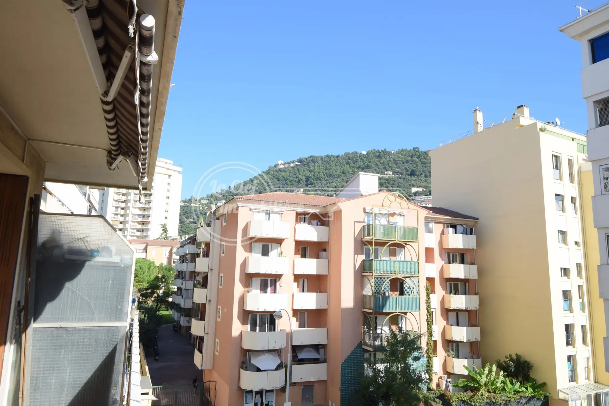 Appartement 4 pièces à Nice près de Saint Roch avec balcon et cave 