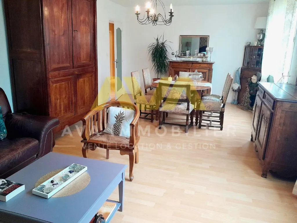 Grande maison familiale à Ledeuix avec terrain et ateliers 