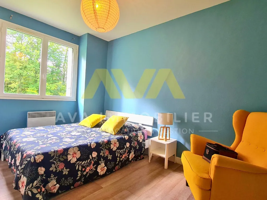 Grande maison familiale à Ledeuix avec terrain et ateliers 