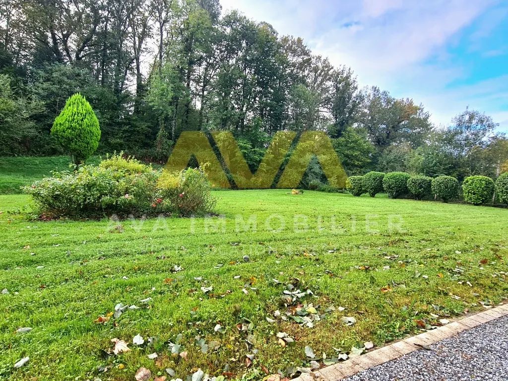 Grande maison familiale à Ledeuix avec terrain et ateliers 