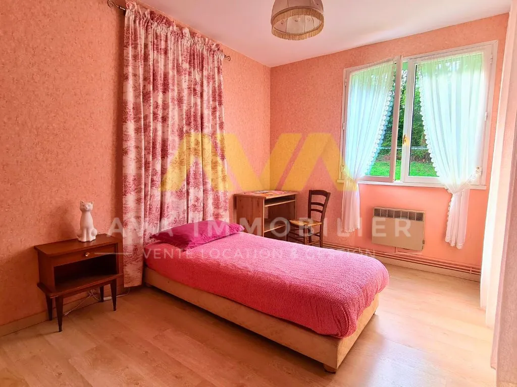 Grande maison familiale à Ledeuix avec terrain et ateliers 