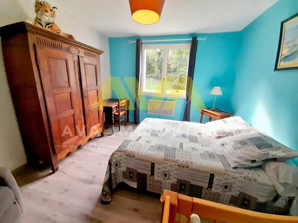 Grande maison familiale à Ledeuix avec terrain et ateliers 