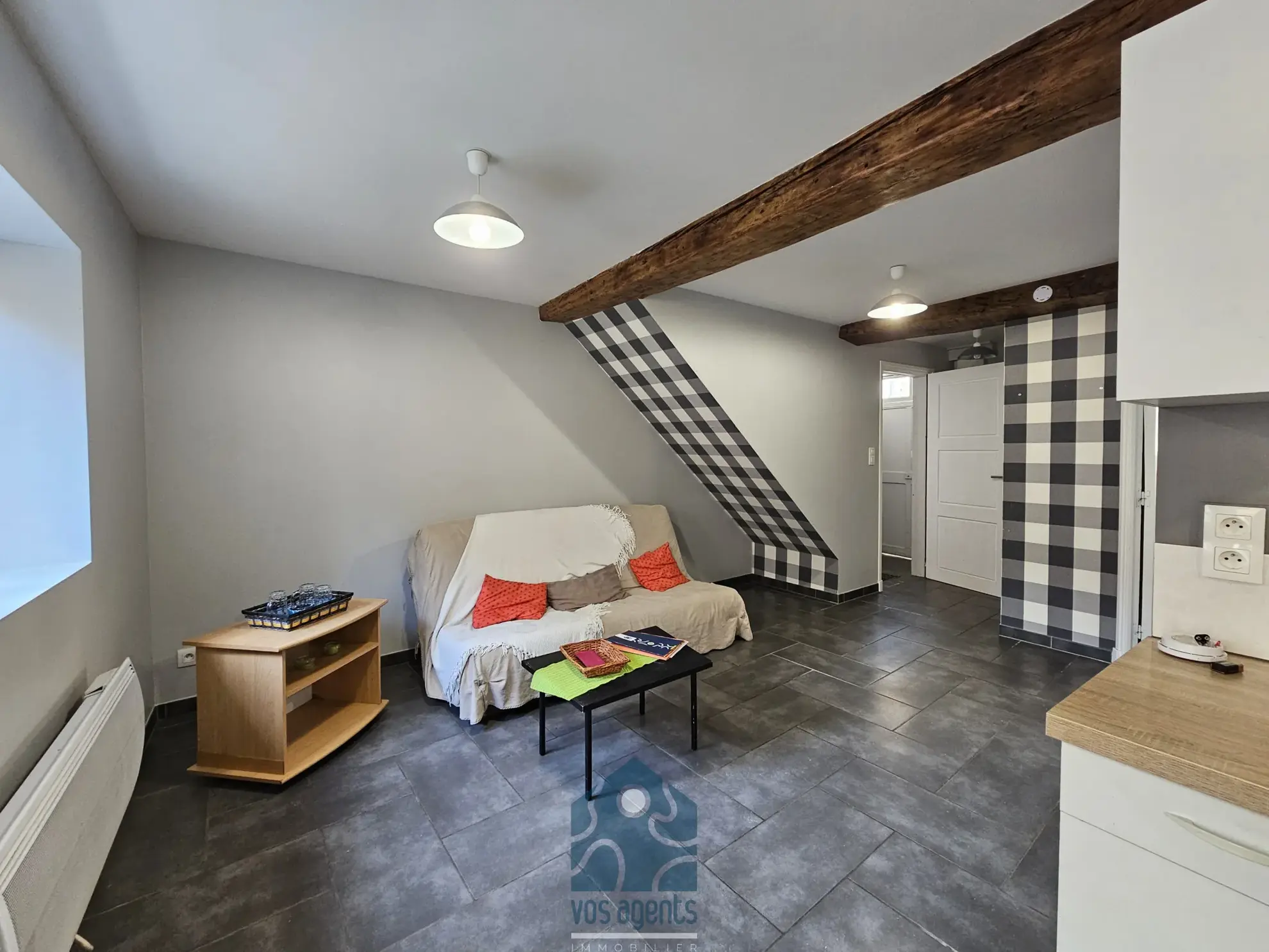 Maison de village divisée en deux logements avec cave, garage et cour à Saint-Gervais d'Auvergne 