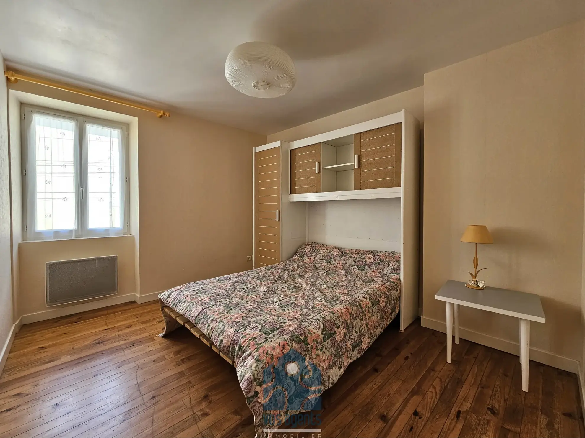 Maison de village divisée en deux logements avec cave, garage et cour à Saint-Gervais d'Auvergne 