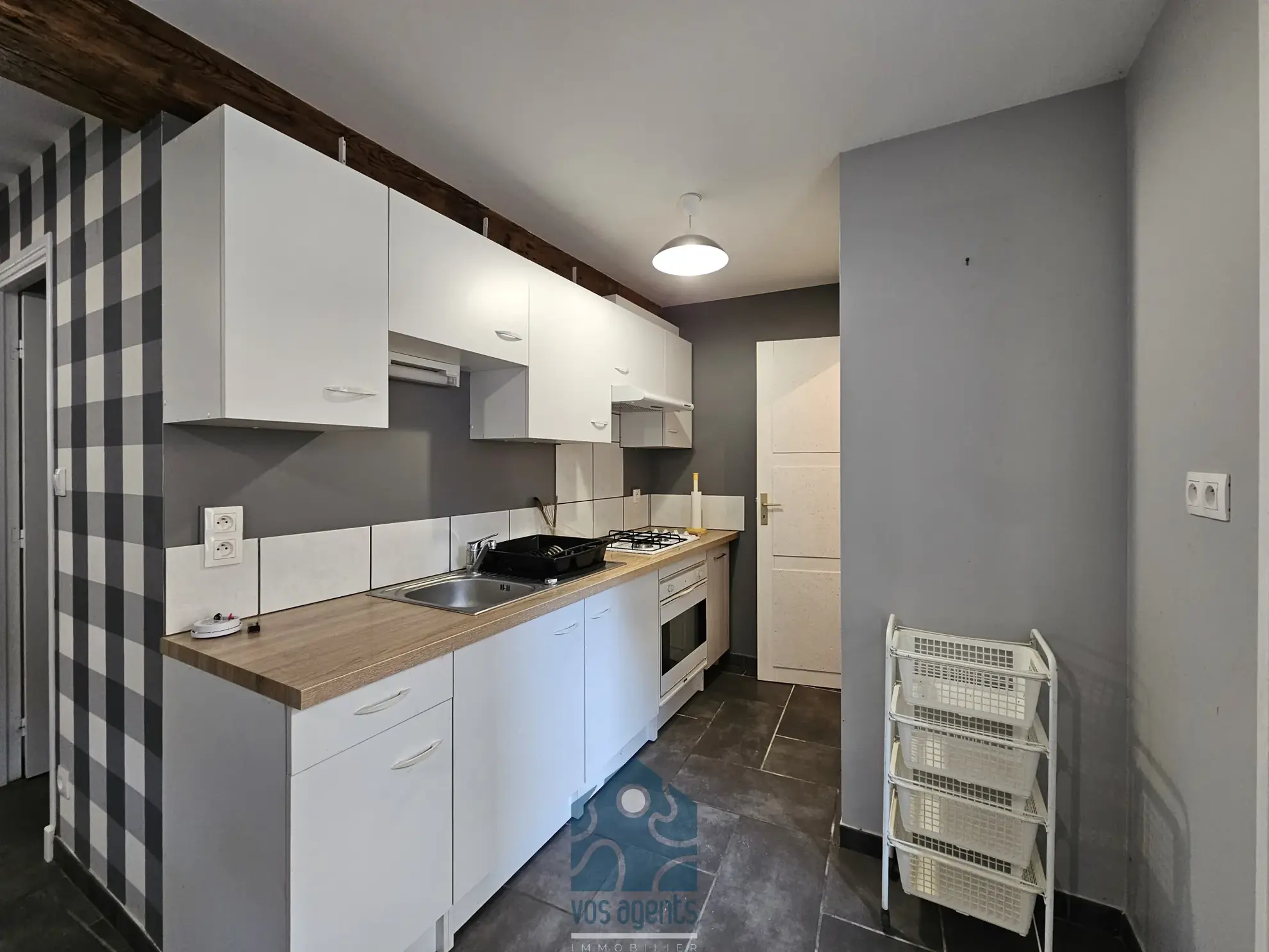 Maison de village divisée en deux logements avec cave, garage et cour à Saint-Gervais d'Auvergne 