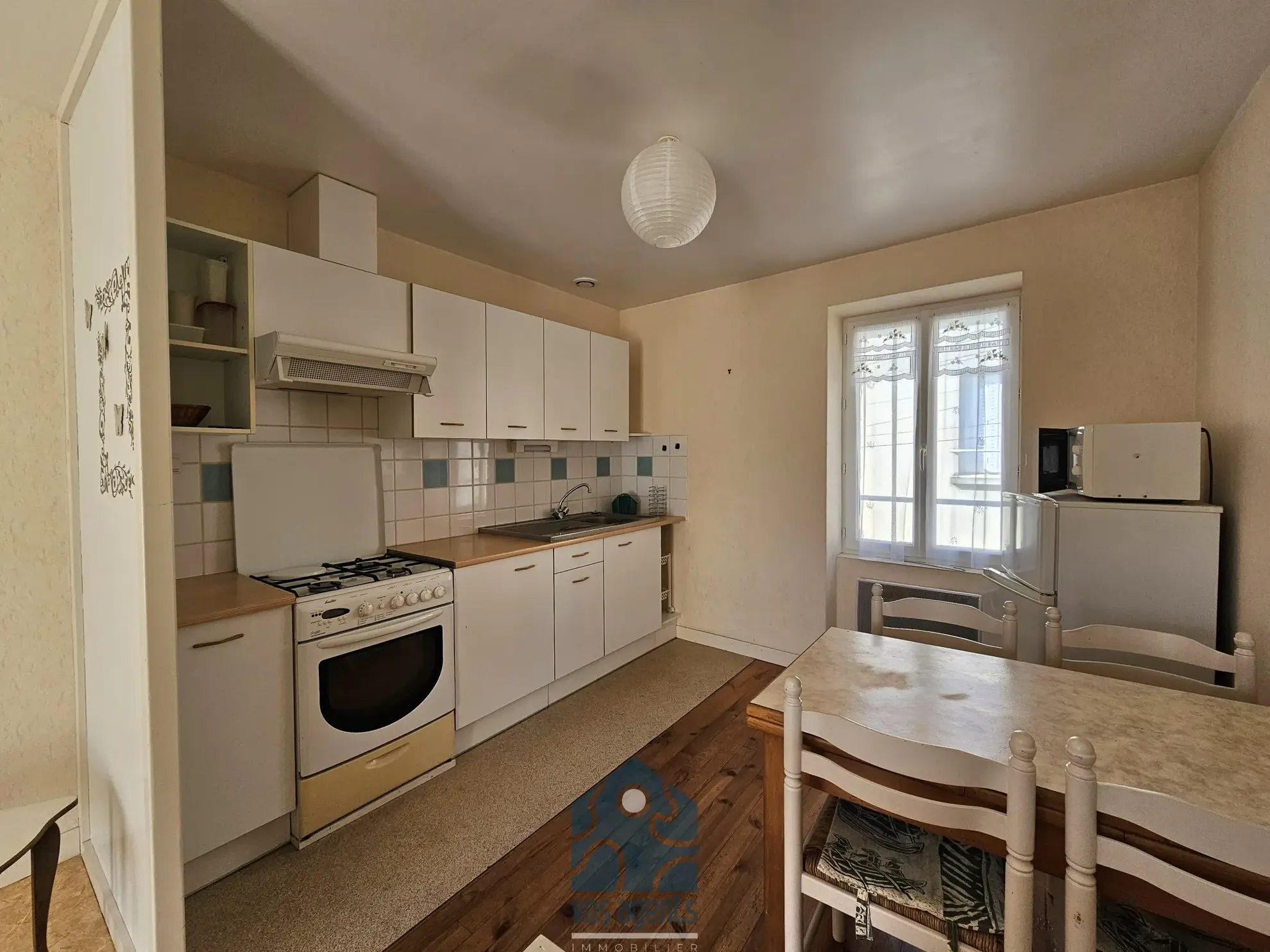 Maison de village divisée en deux logements avec cave, garage et cour à Saint-Gervais d'Auvergne 