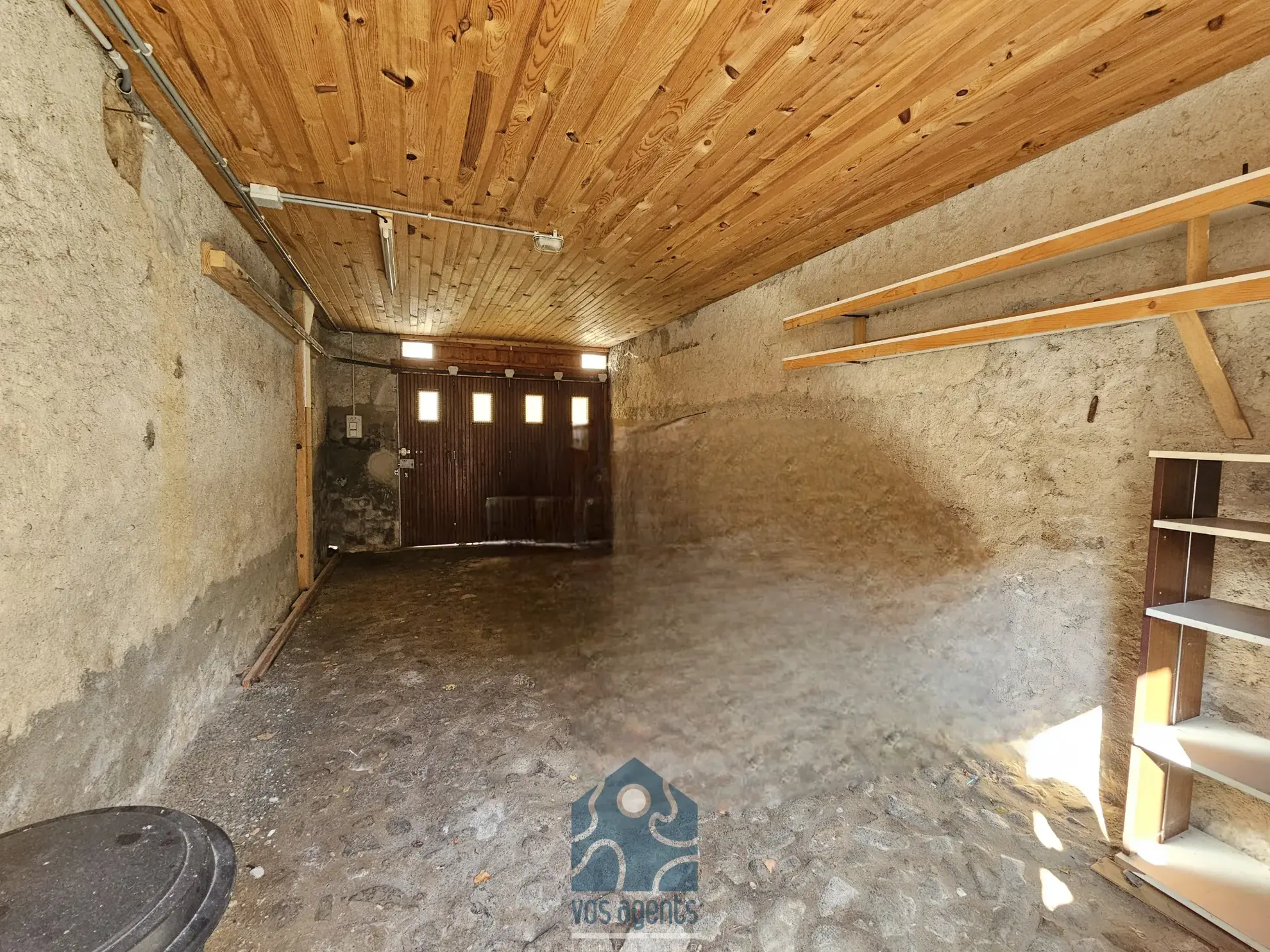 Maison de village divisée en deux logements avec cave, garage et cour à Saint-Gervais d'Auvergne 