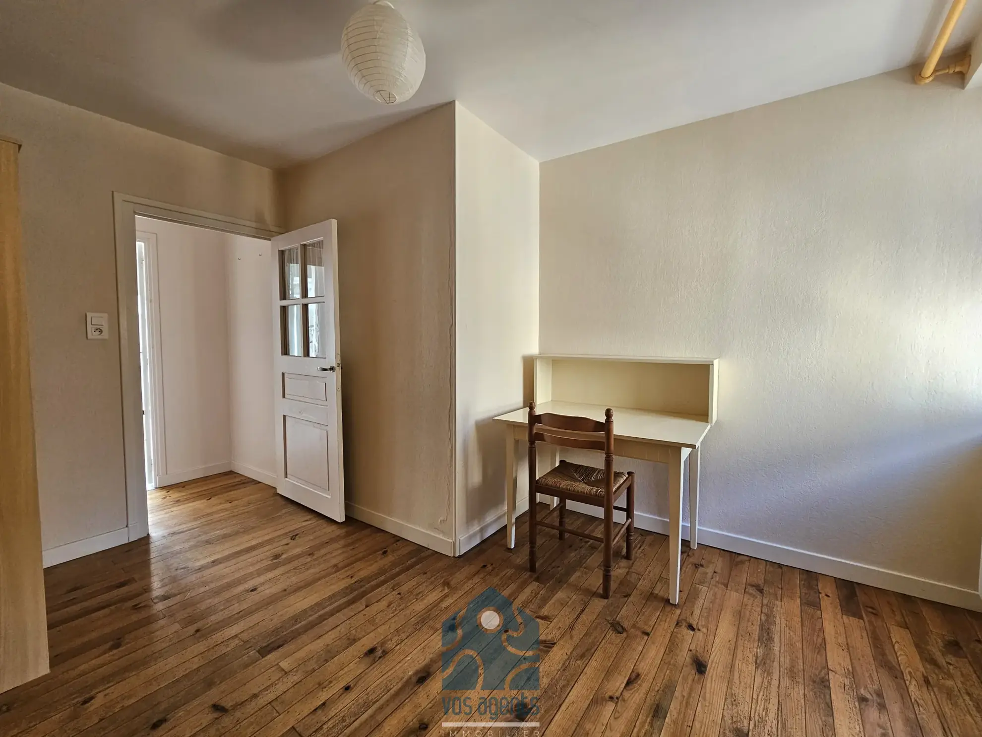 Maison de village divisée en deux logements avec cave, garage et cour à Saint-Gervais d'Auvergne 