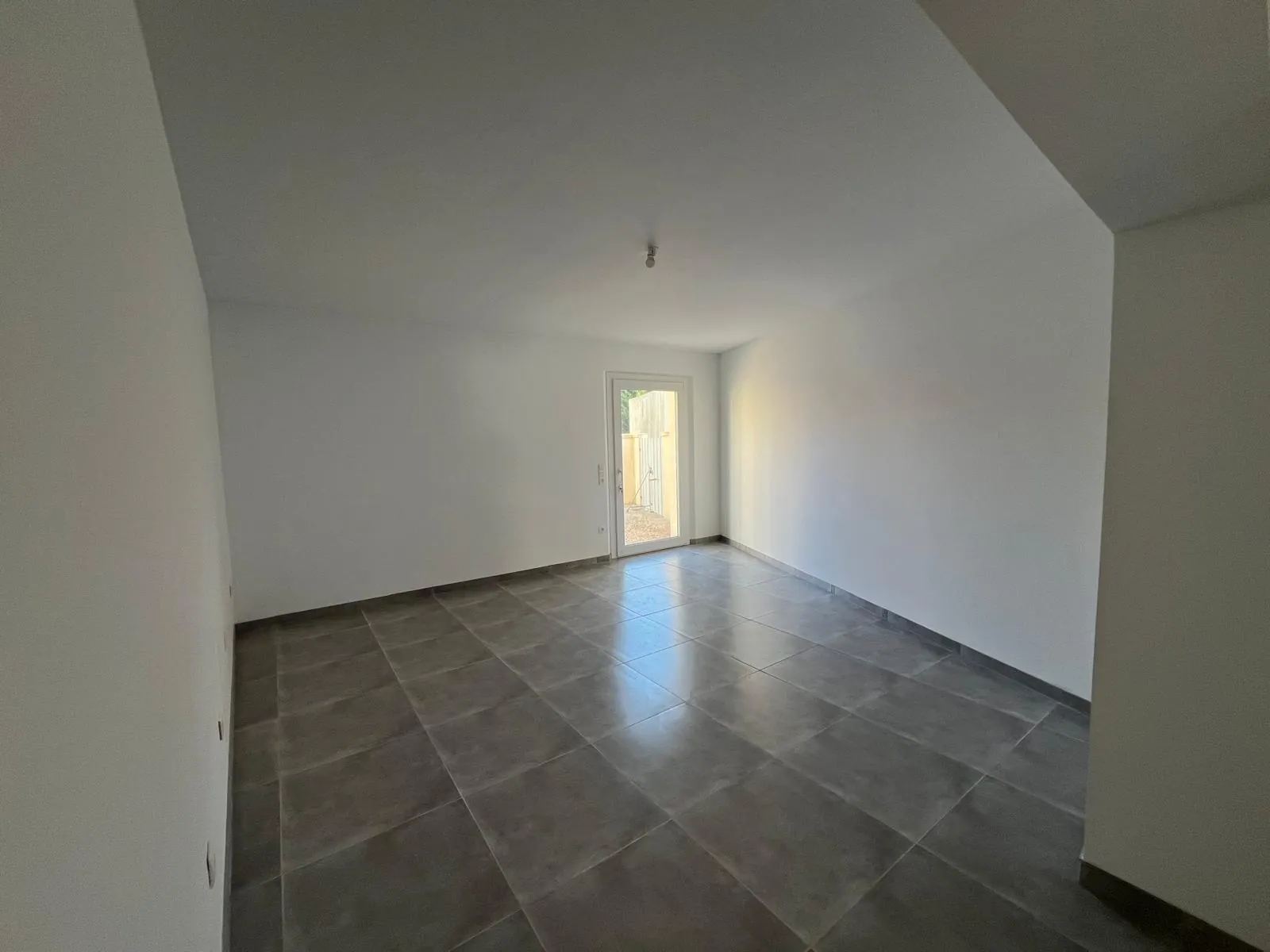 Appartement T2 avec terrasse et parking au cœur de Royan - 55,92 m² 