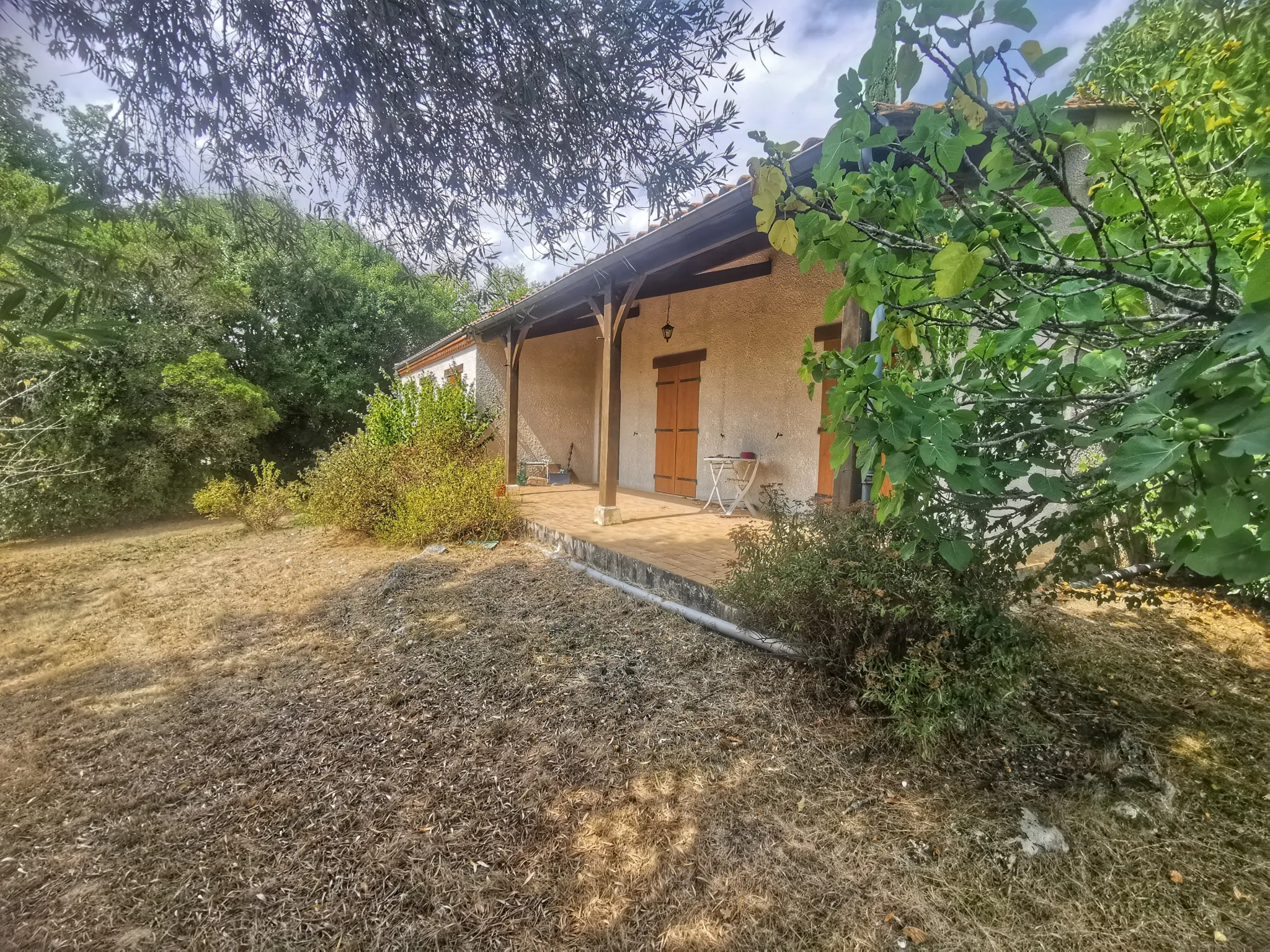 Grande maison familiale à Pujols avec 8 chambres, jardin et garage