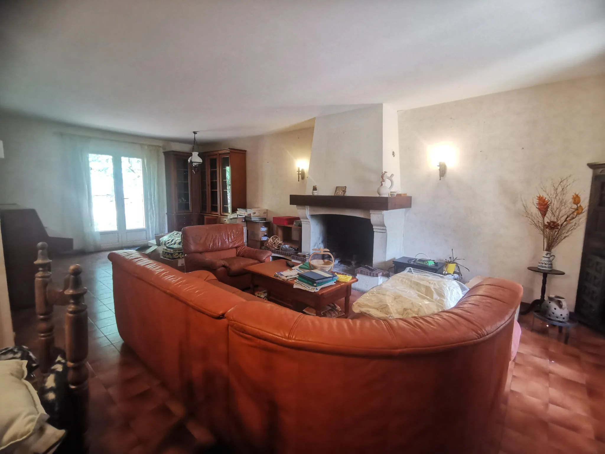 Grande maison familiale à Pujols avec 8 chambres, jardin et garage 