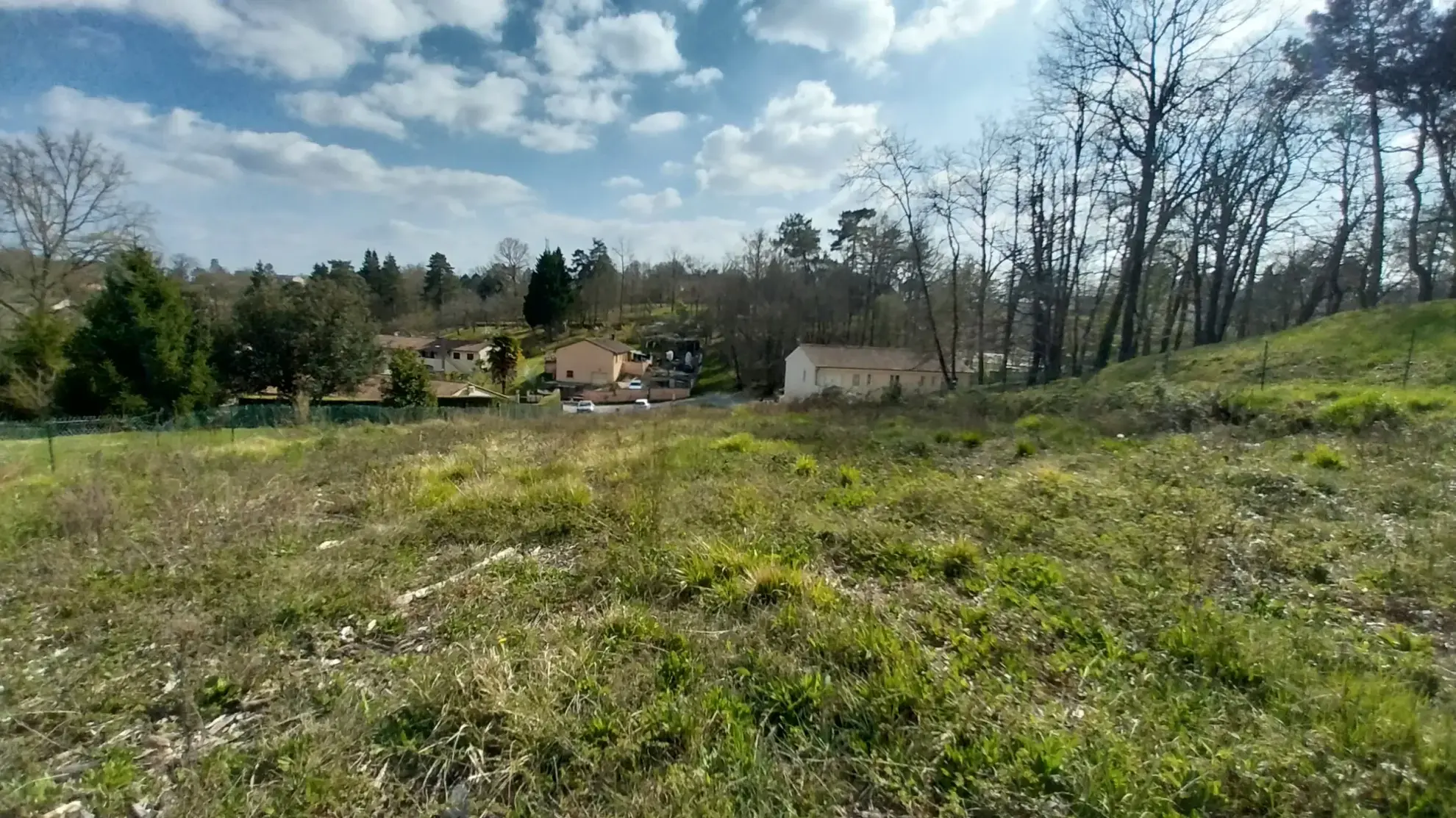 Terrain constructible de 3600 m² à Chancelade avec vue dominante 