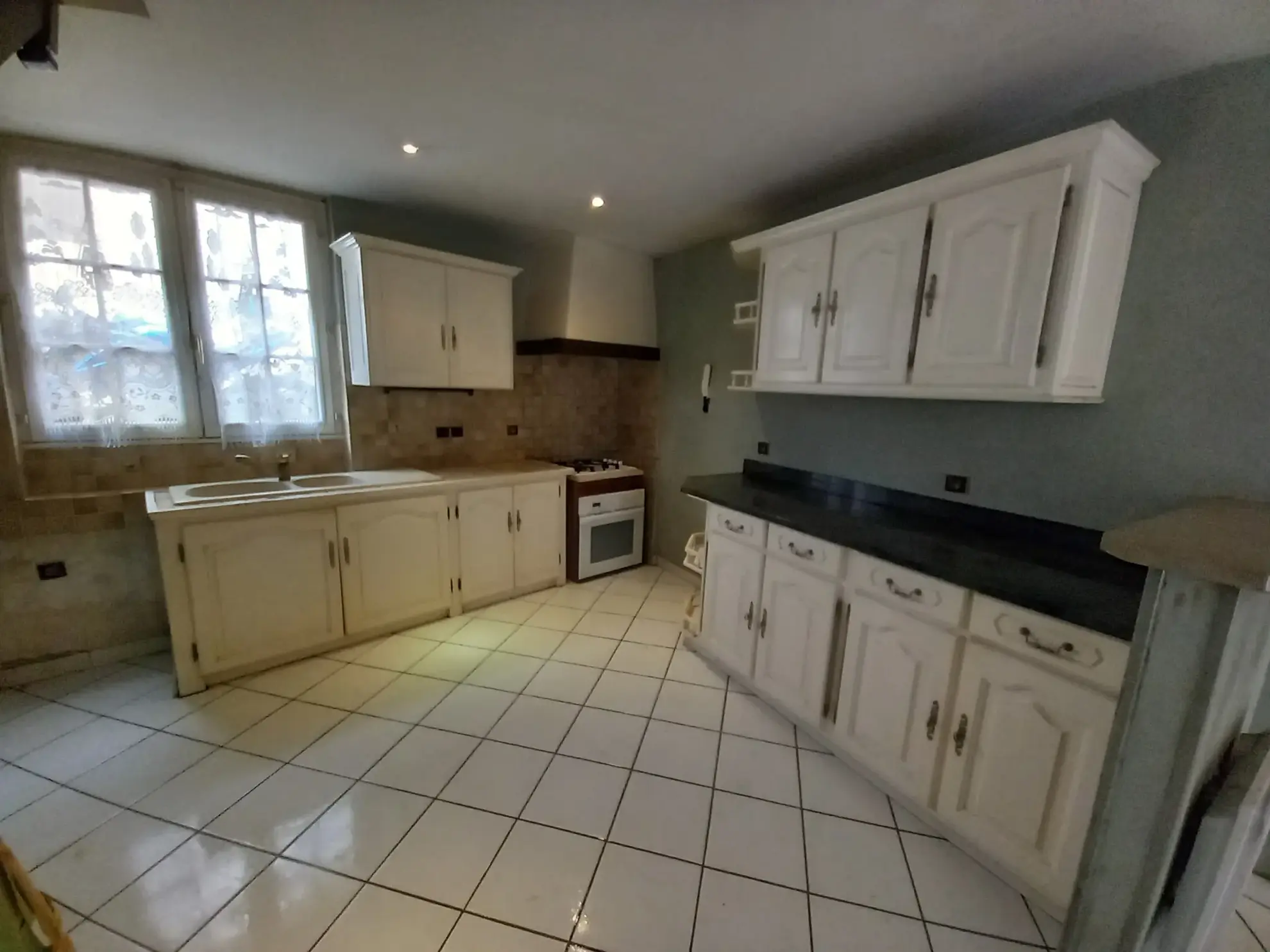 Maison de ville à vendre à Agen – 113 m² avec terrasse et cour centrale 