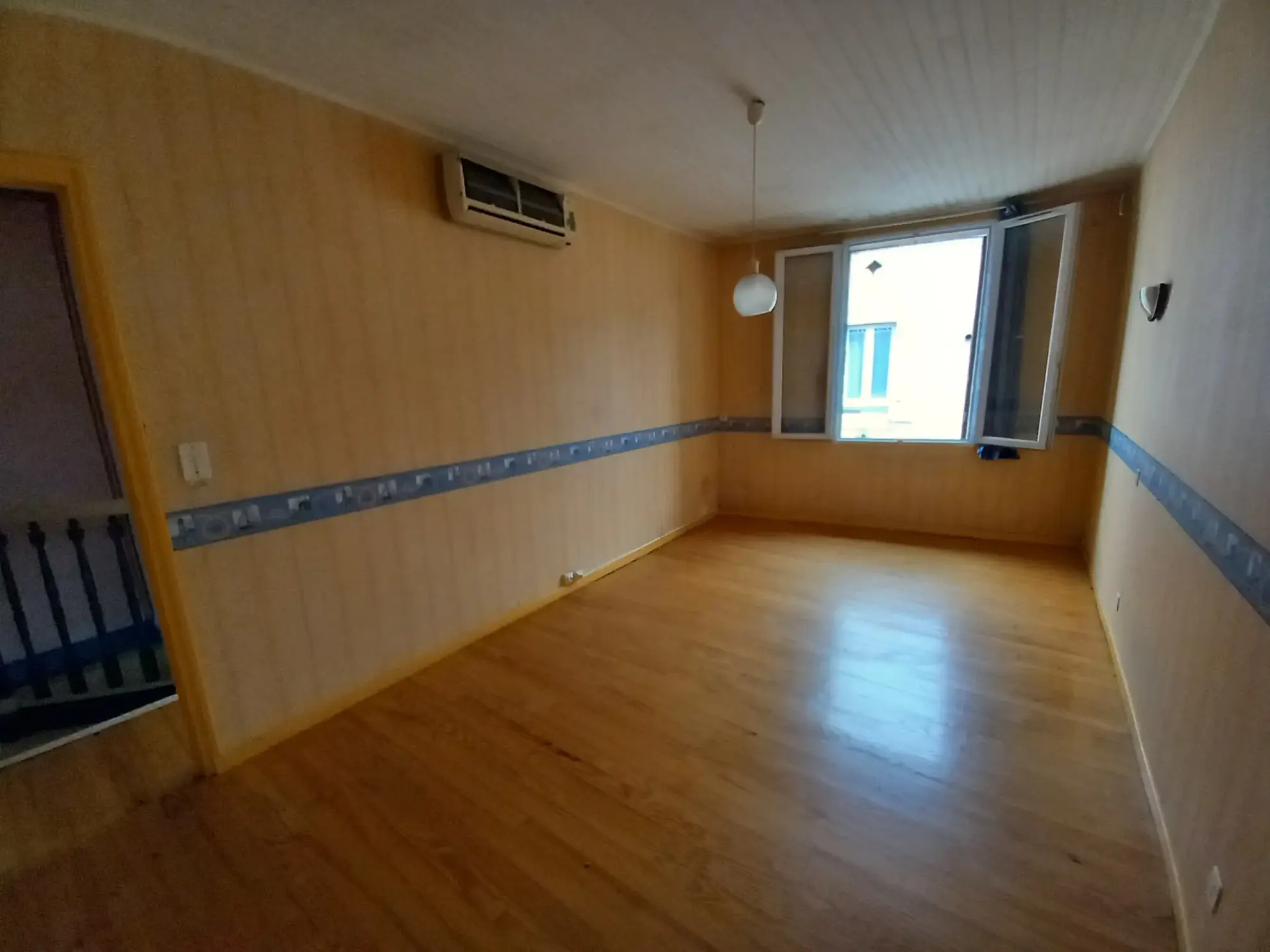 Maison de ville à vendre à Agen – 113 m² avec terrasse et cour centrale 