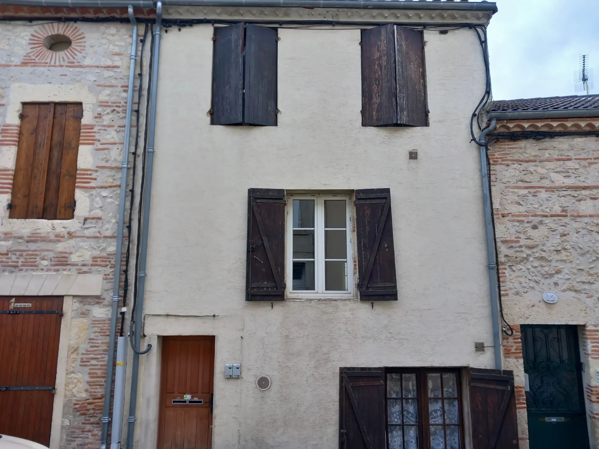 Maison de ville à vendre à Agen – 113 m² avec terrasse et cour centrale 