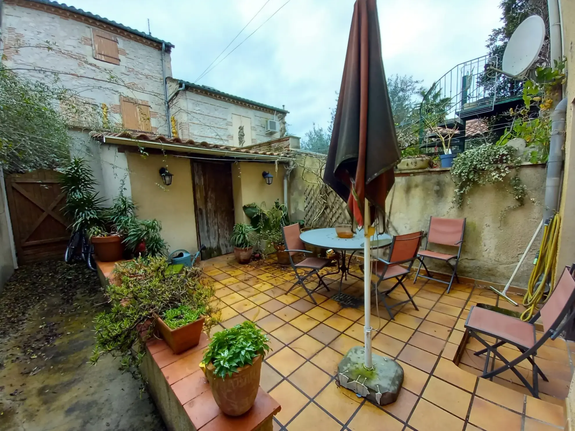 Maison de ville à vendre à Agen – 113 m² avec terrasse et cour centrale 