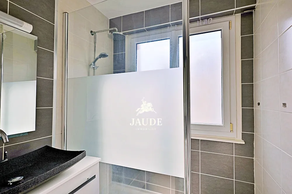 Appartement rénové de 68 m² à Chamalieres – 2 chambres et cave 