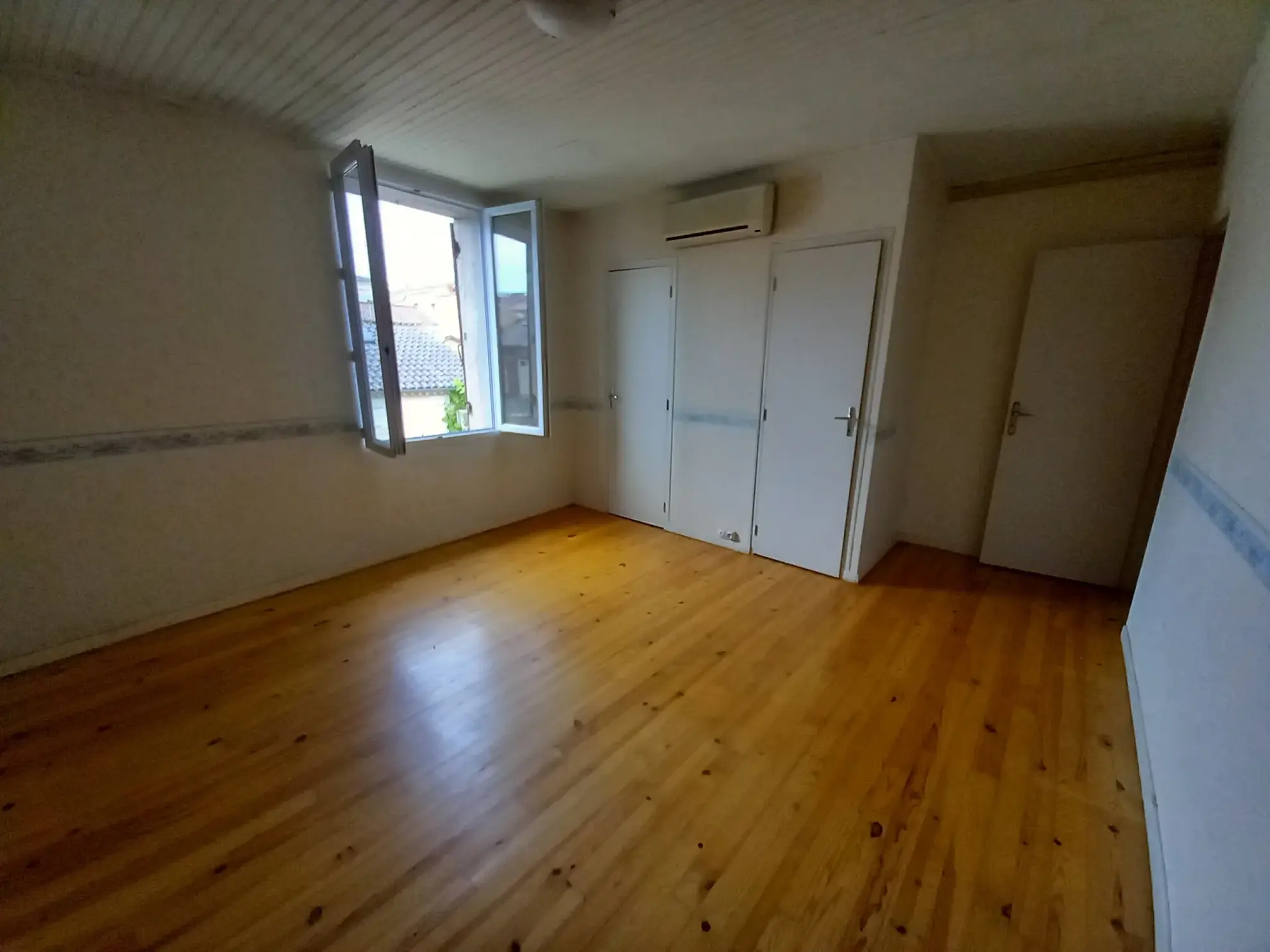 Maison de ville à vendre à Agen – 113 m² avec terrasse et cour centrale