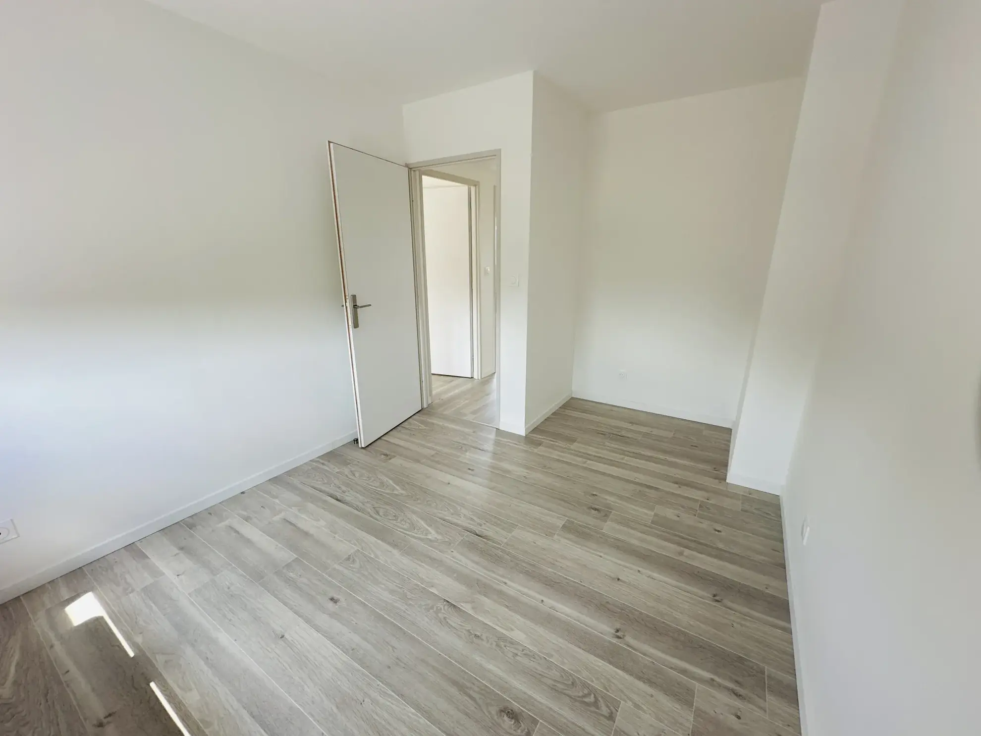 Maison rénovée avec 3 chambres, jardin et garage à Flers-en-Escrebieux 