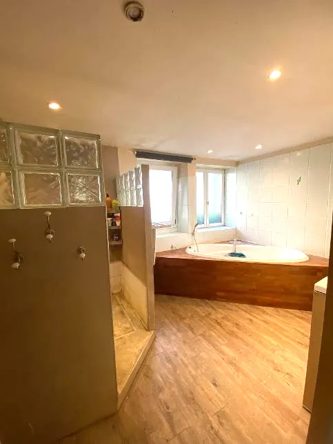 Belle maison de 4 chambres à 30 km de Dijon, idéale pour famille, avec garage et terrasse 