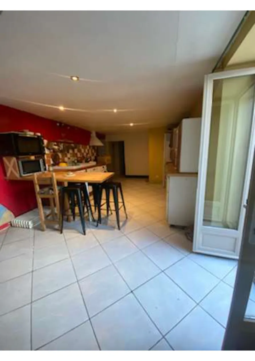 Belle maison de 4 chambres à 30 km de Dijon, idéale pour famille, avec garage et terrasse 