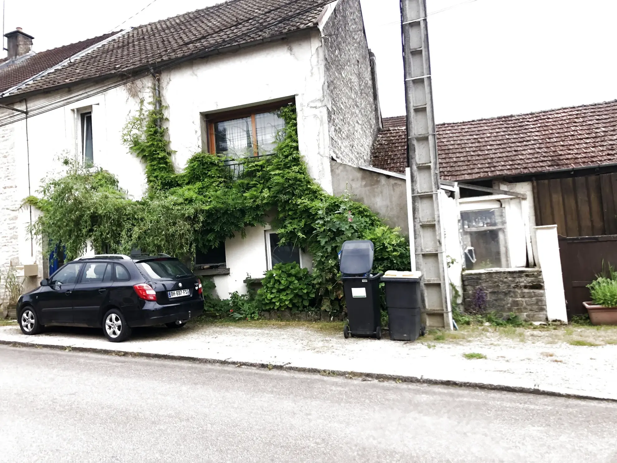 Belle maison de 4 chambres à 30 km de Dijon, idéale pour famille, avec garage et terrasse 