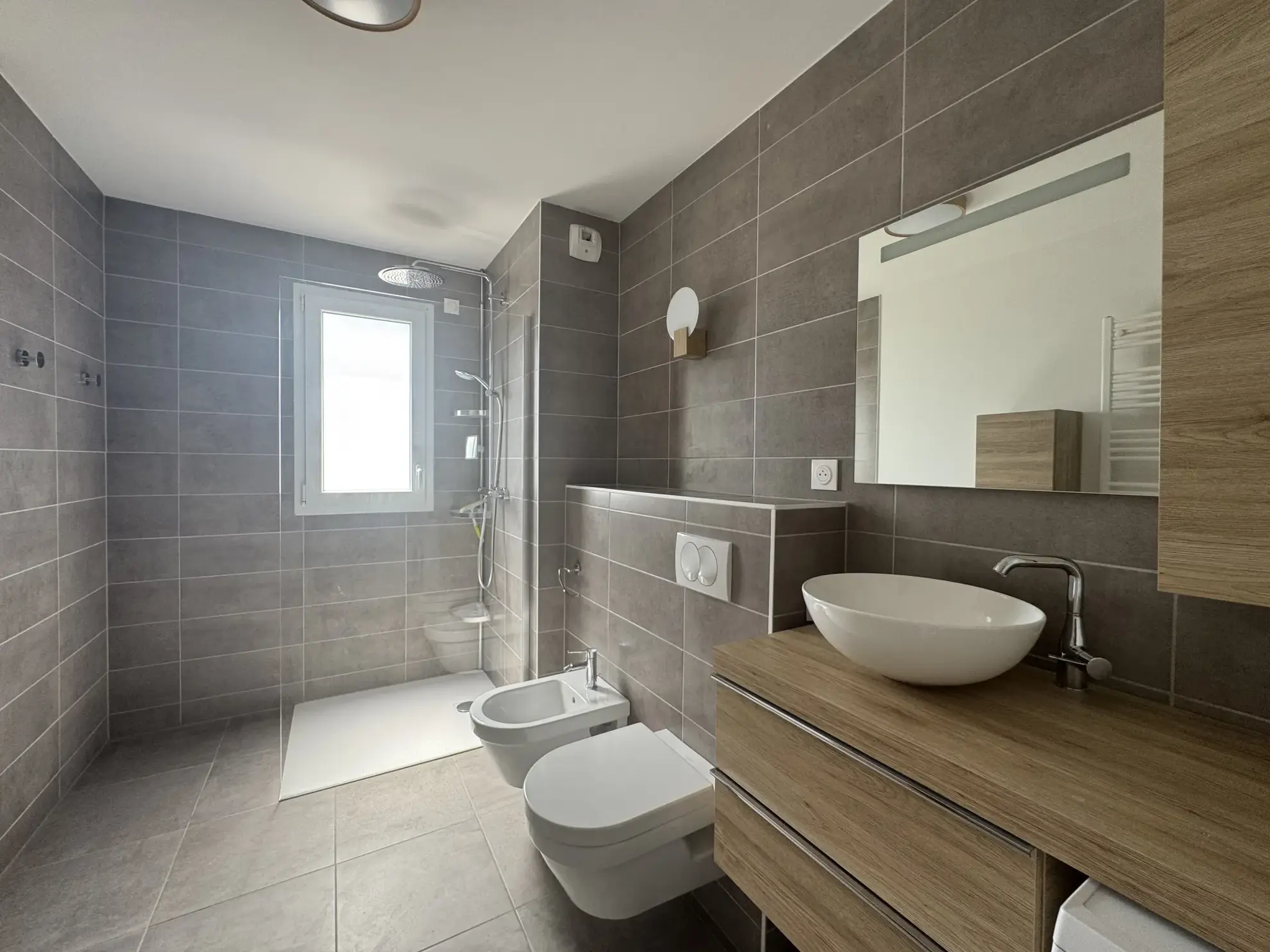 Charmant appartement 3 pièces avec grande terrasse à St Louis 