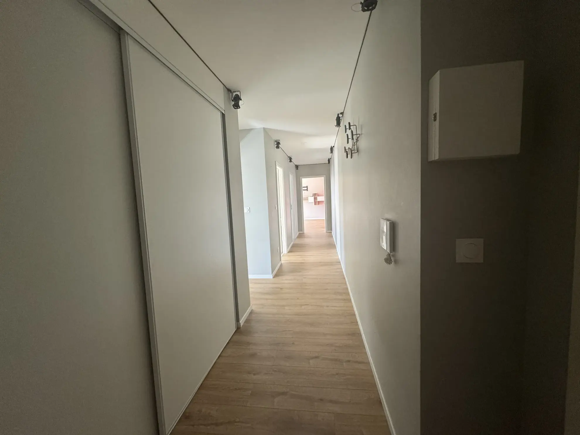 Charmant appartement 3 pièces avec grande terrasse à St Louis 