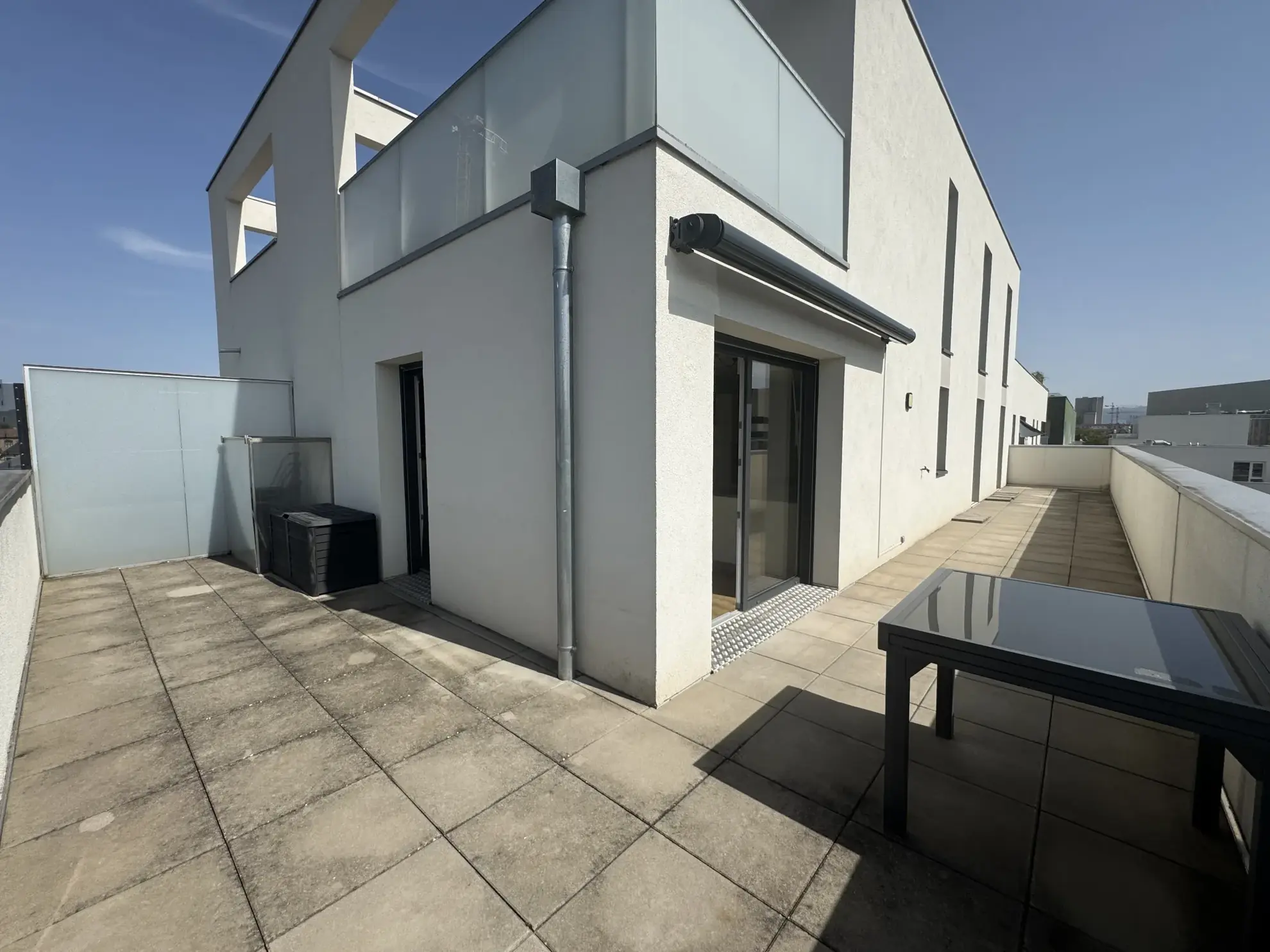 Charmant appartement 3 pièces avec grande terrasse à St Louis