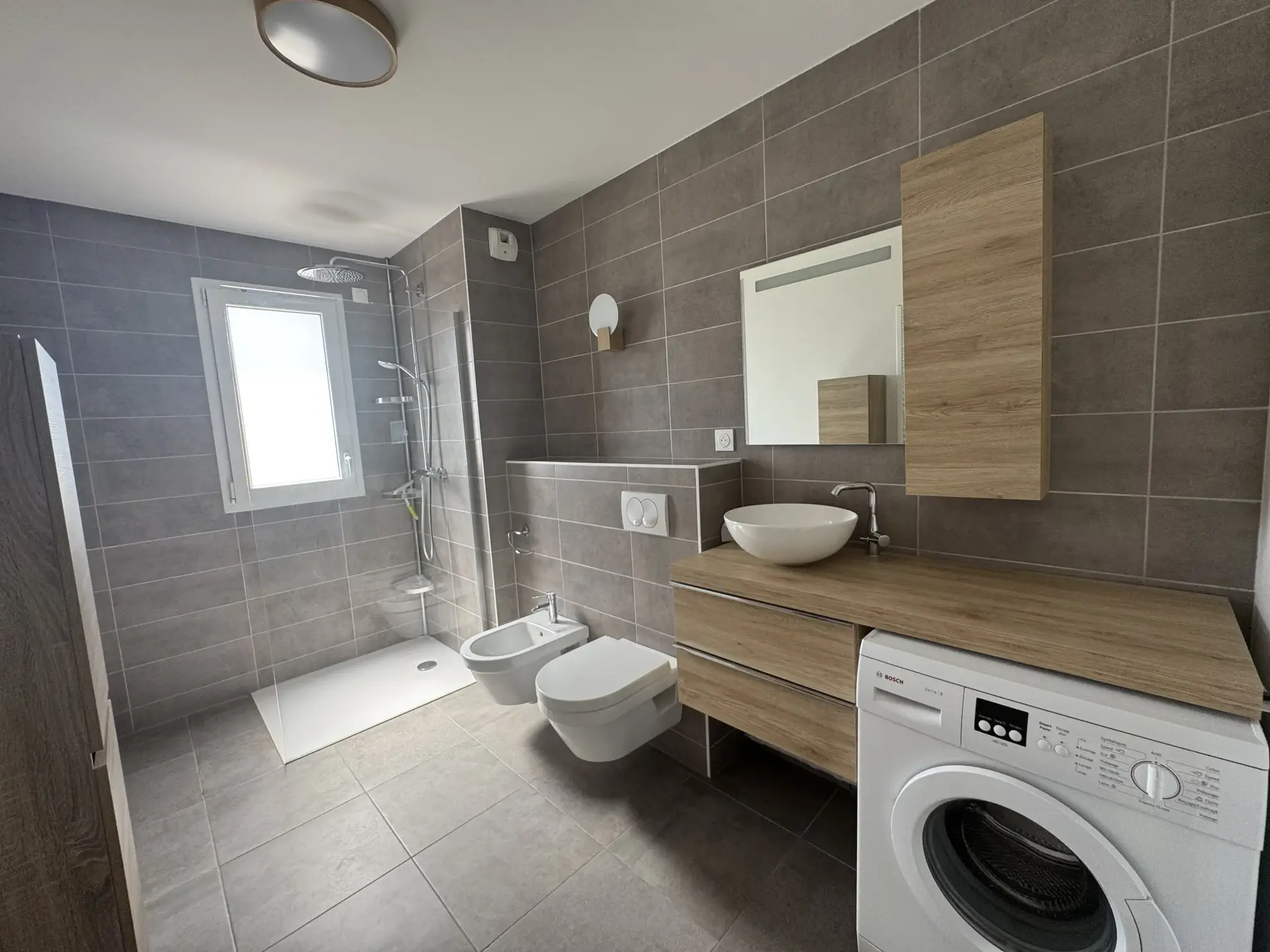 Charmant appartement 3 pièces avec grande terrasse à St Louis 