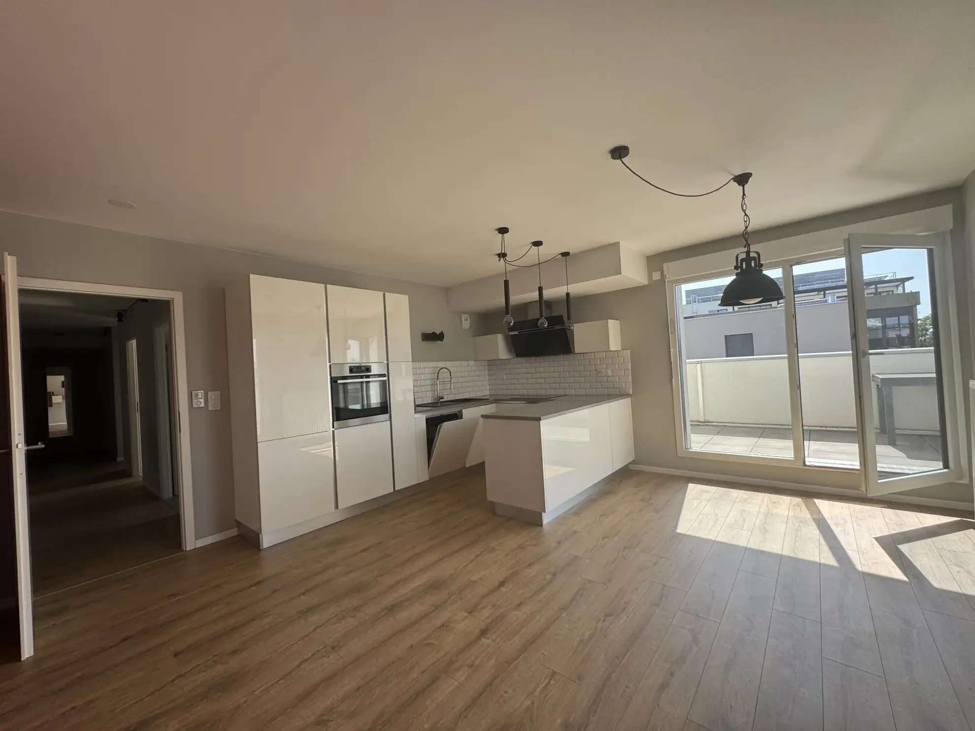 Charmant appartement 3 pièces avec grande terrasse à St Louis 