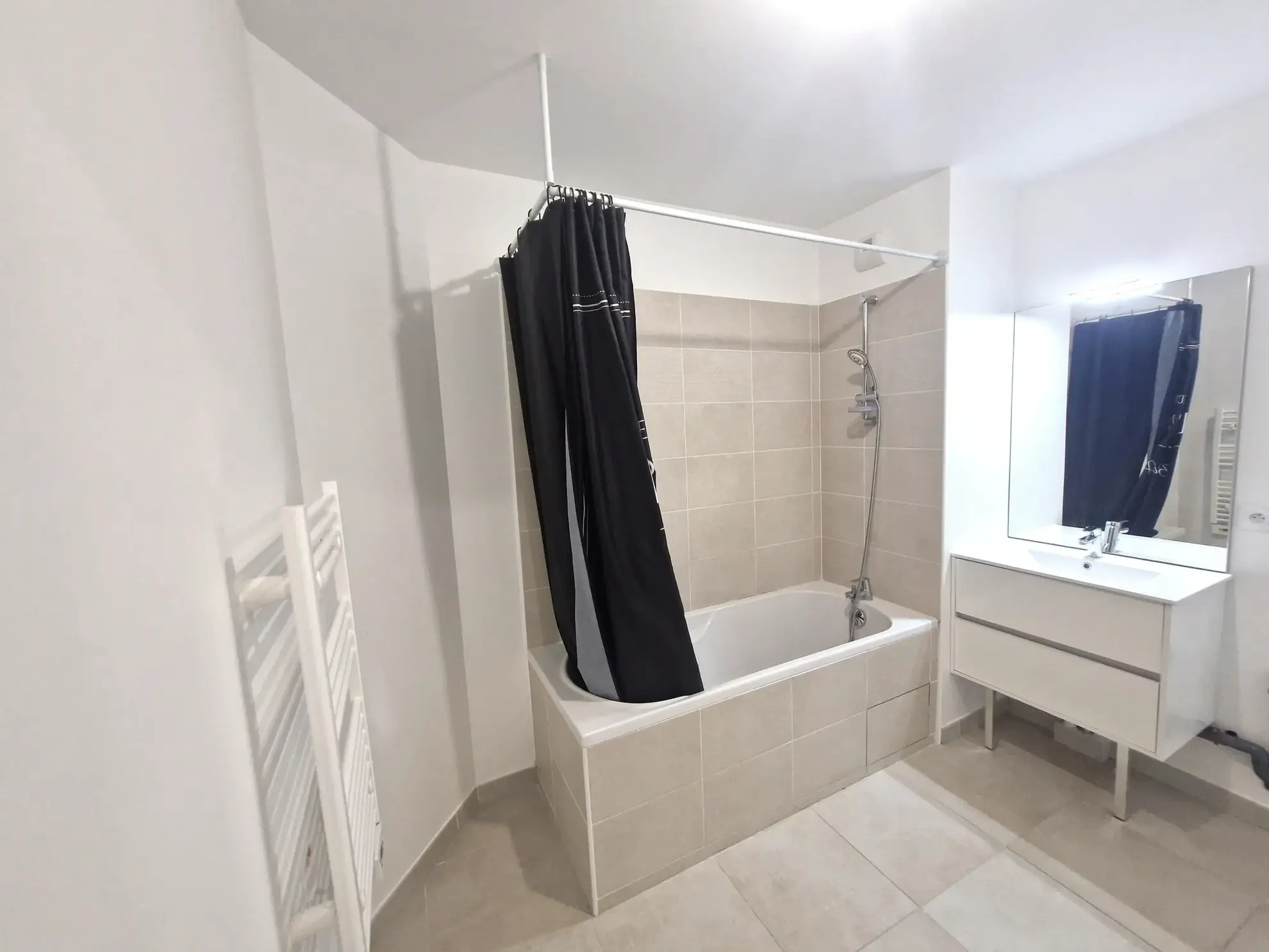 Achat d’un appartement T3 moderne avec terrasse à Sollies-Pont (83) 