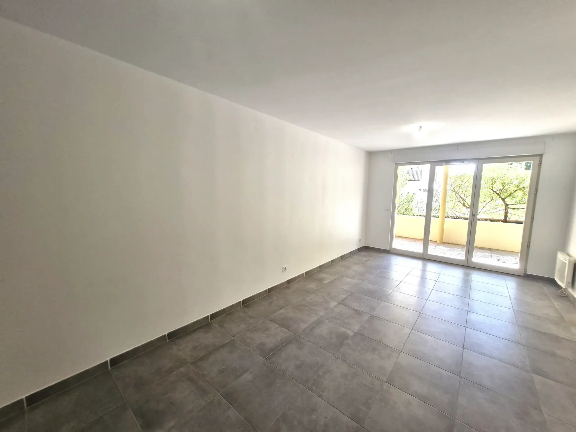 Achat d’un appartement T3 moderne avec terrasse à Sollies-Pont (83) 
