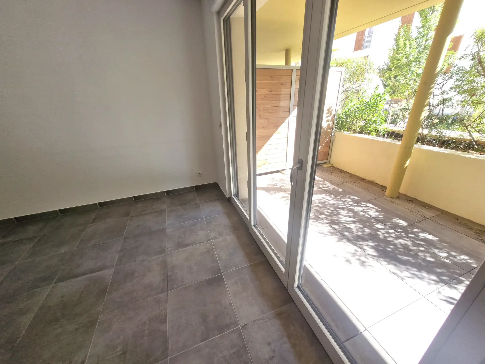 Achat d’un appartement T3 moderne avec terrasse à Sollies-Pont (83)