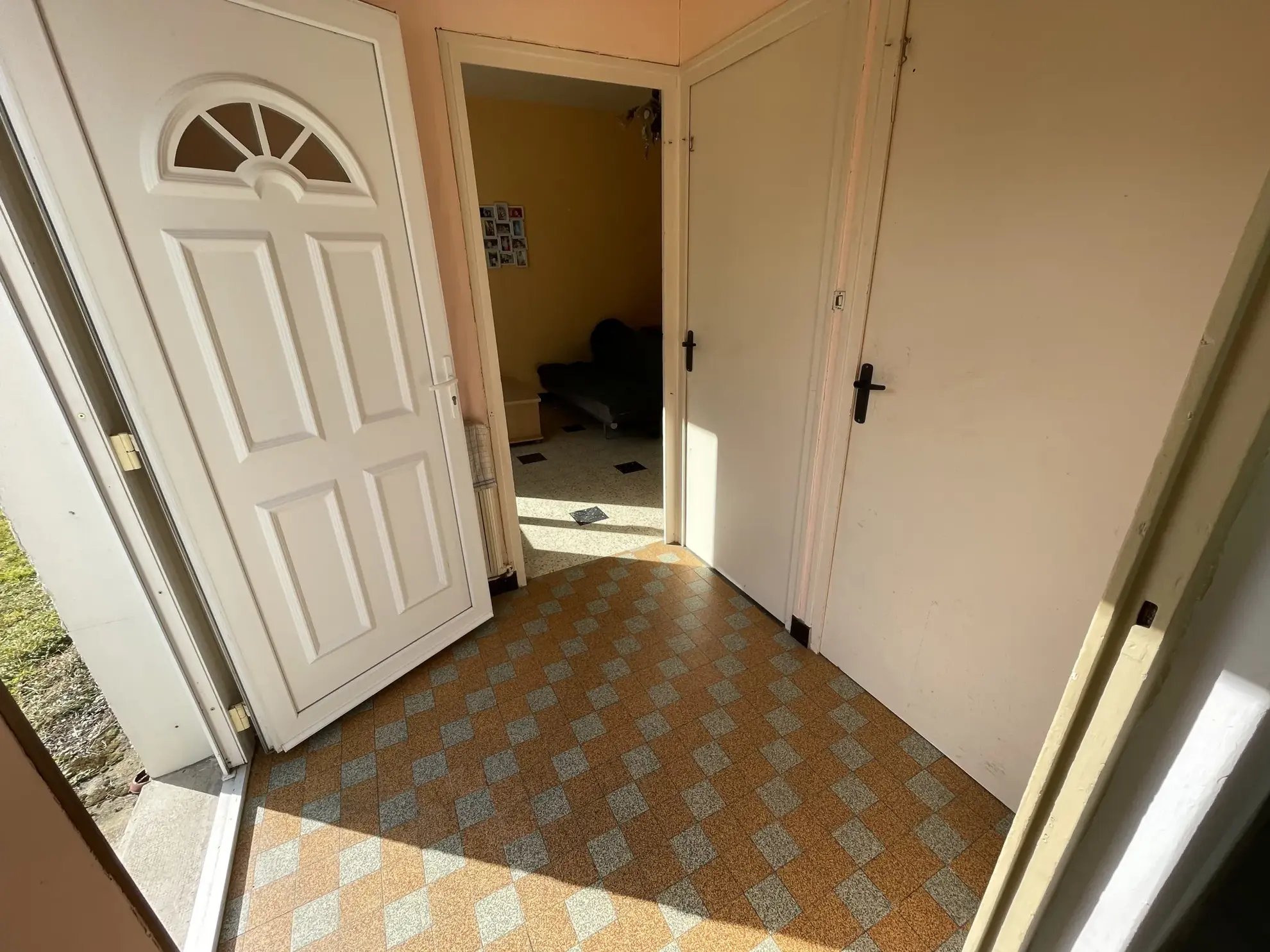 Charmante maison en pierre avec dépendances et grand terrain à Cublize 