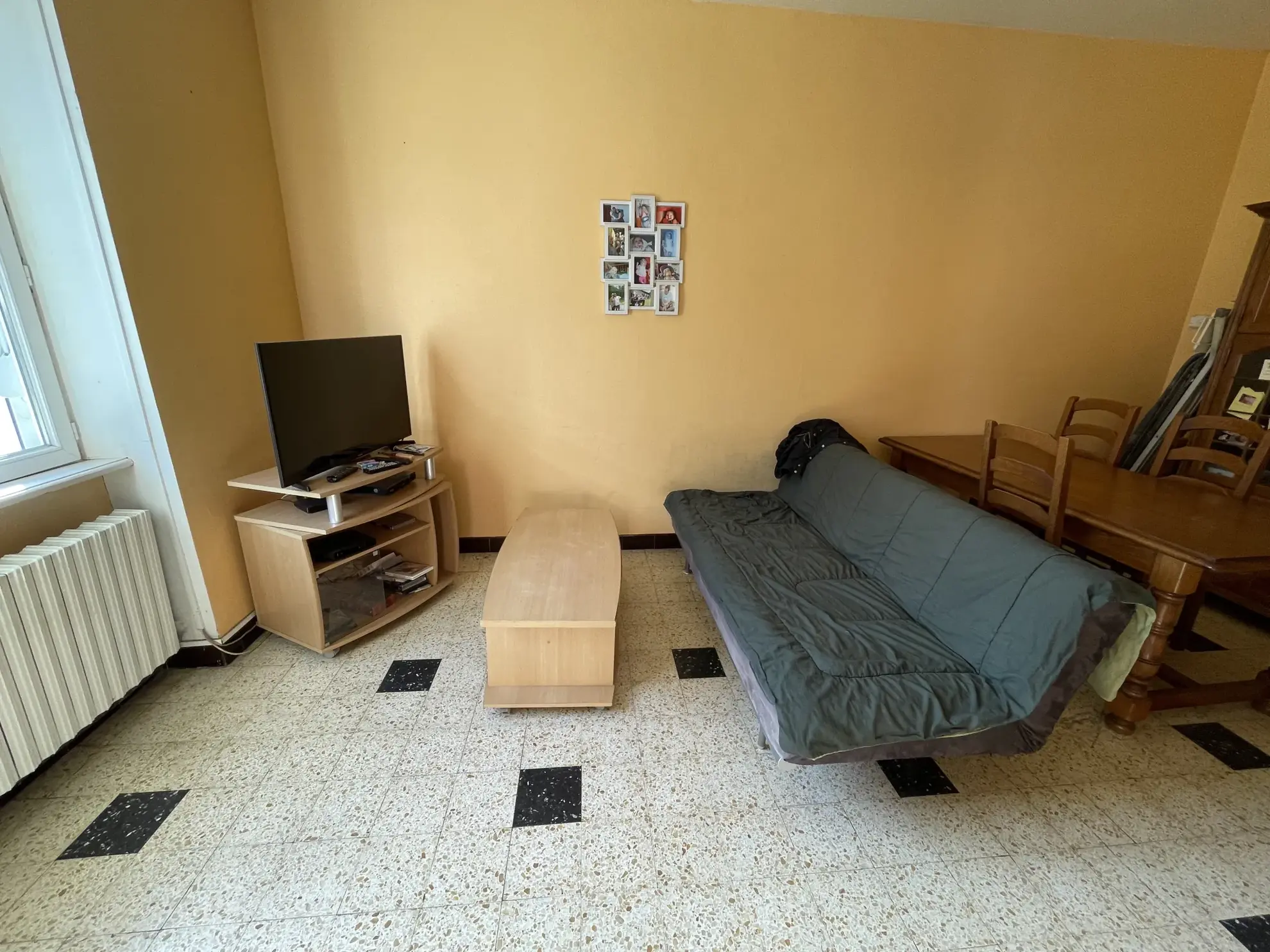 Charmante maison en pierre avec dépendances et grand terrain à Cublize 