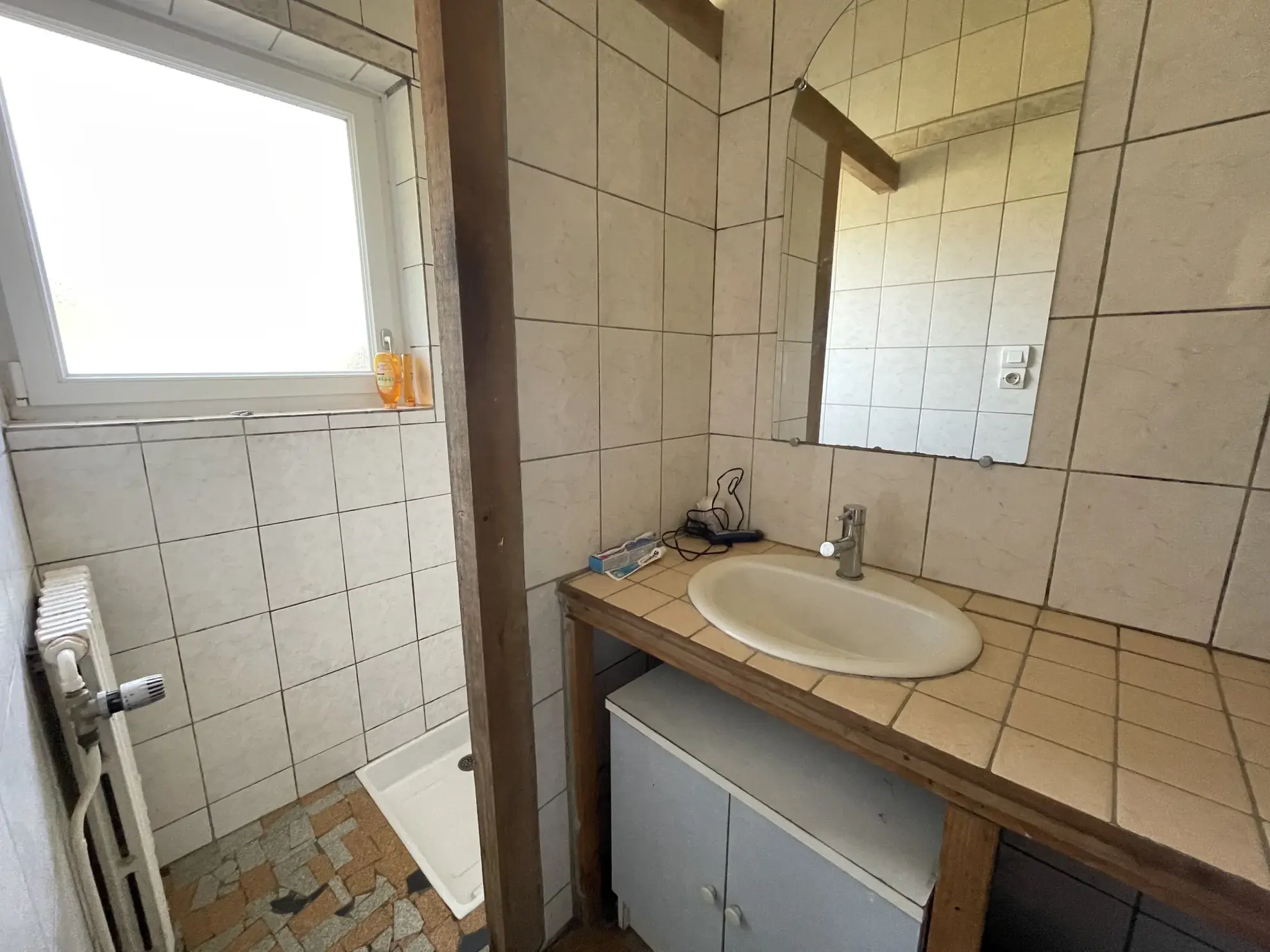 Charmante maison en pierre avec dépendances et grand terrain à Cublize 