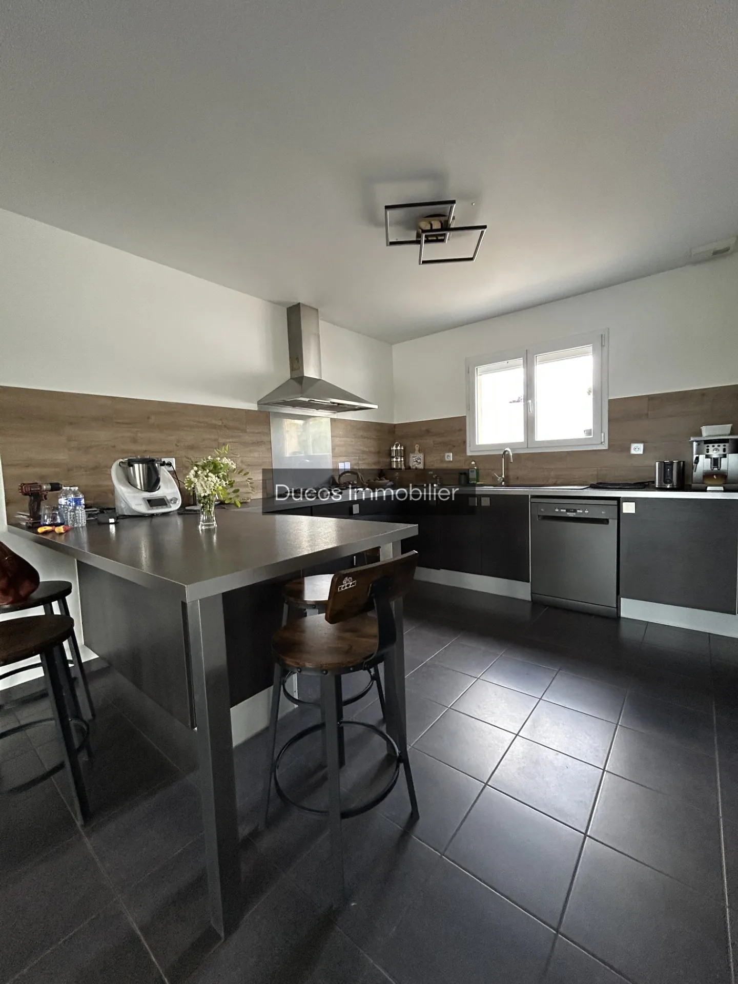 Maison contemporaine proche de Marmande avec grand garage et terrain clos 