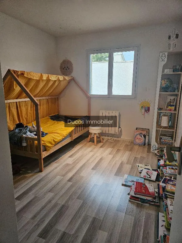 Maison contemporaine proche de Marmande avec grand garage et terrain clos 