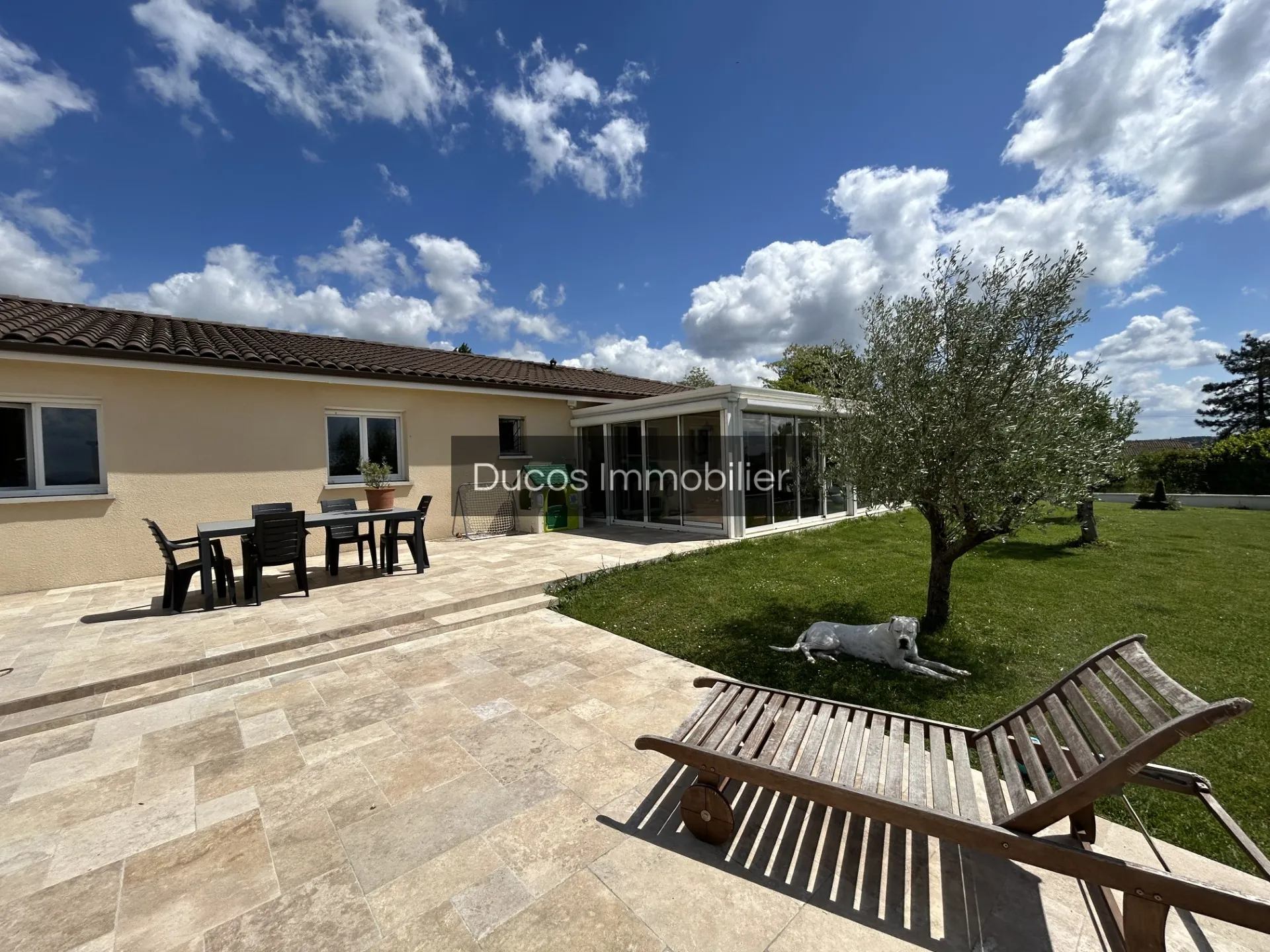 Maison contemporaine proche de Marmande avec grand garage et terrain clos