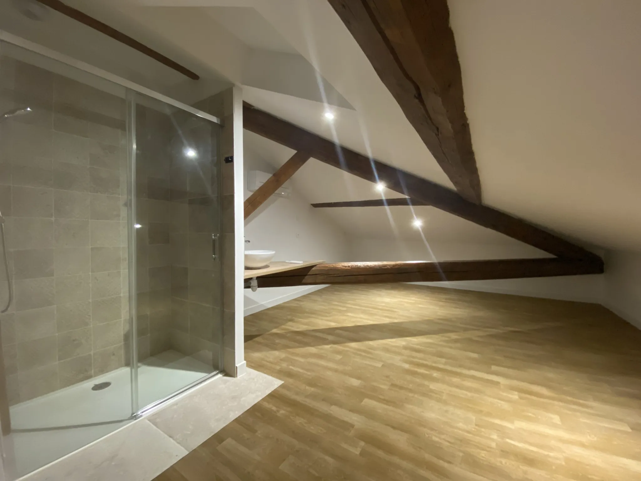 Appartement 4 pièces rénové à Pignan, exposé sud, avec balcon et duplex 