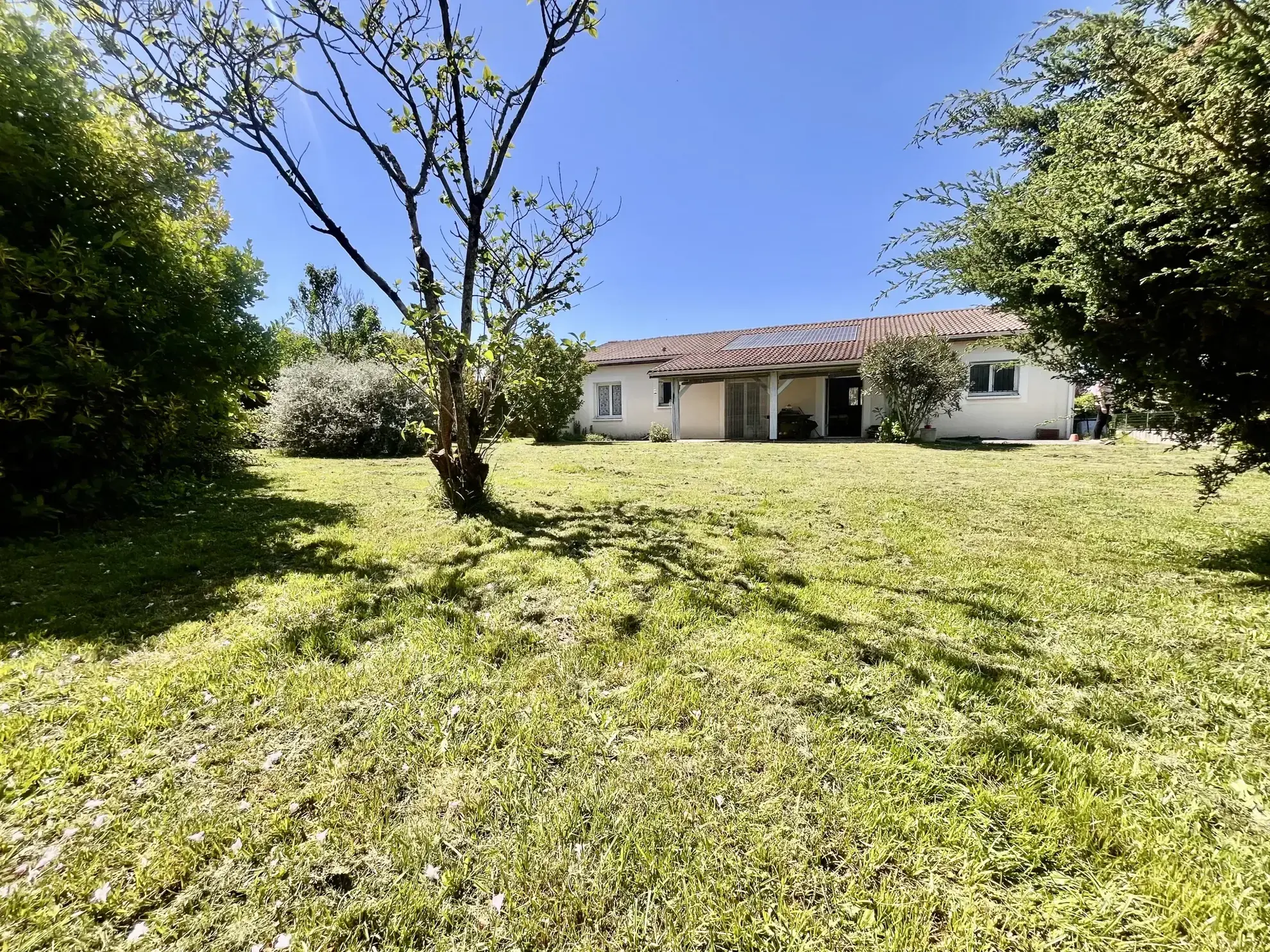 Maison de plain-pied à Roquefort de 95 m² avec jardin sans vis-à-vis