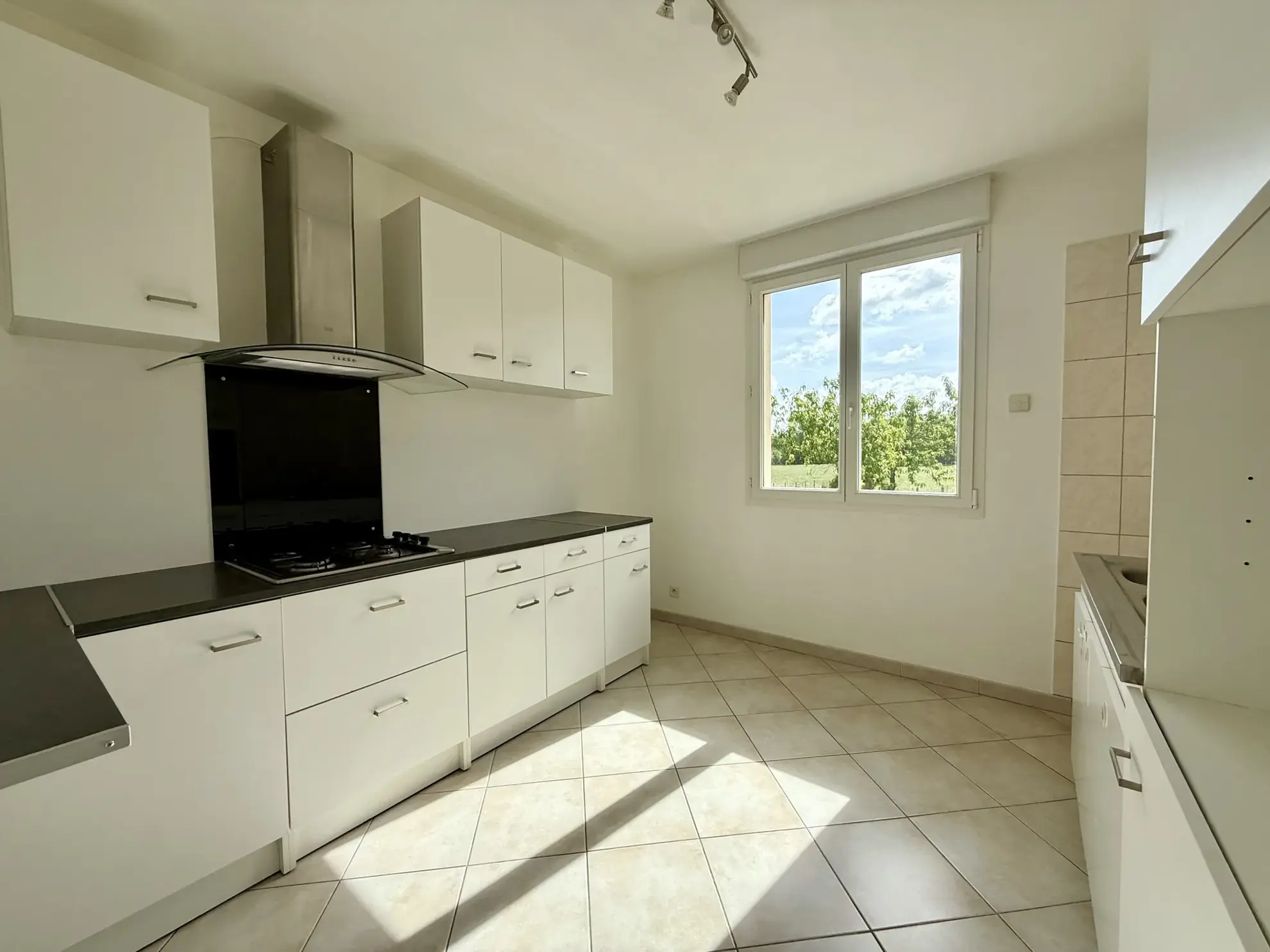 Maison de plain-pied à vendre à Rumilly-lès-Vaudes, 77 m² avec terrain de 1245 m² 