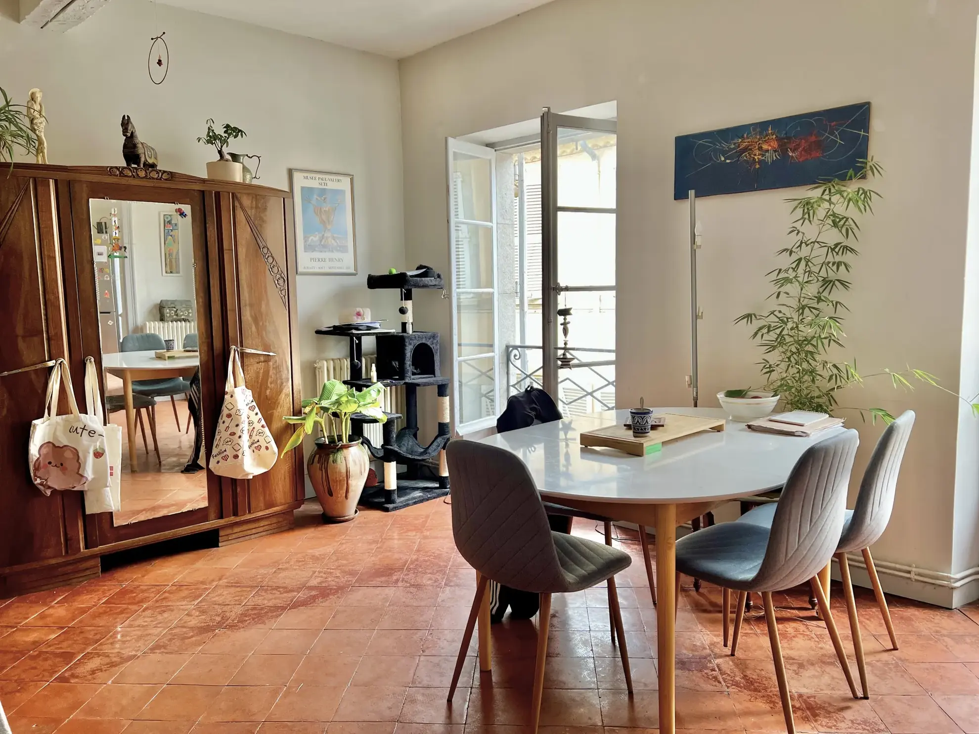 Charmant appartement duplex de 3 pièces à Carcassonne, proche commodités 